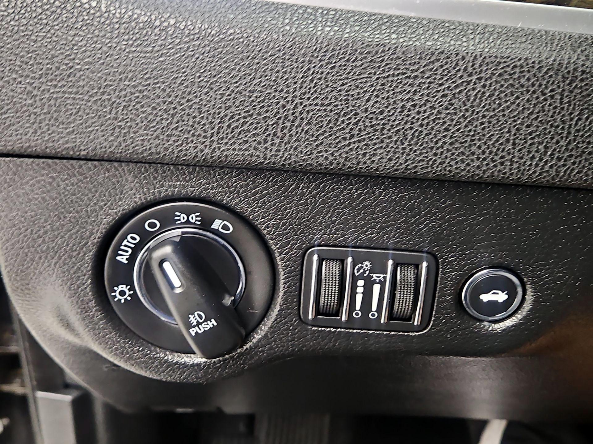Thumbnail: 2019 Chrysler 300 - 13