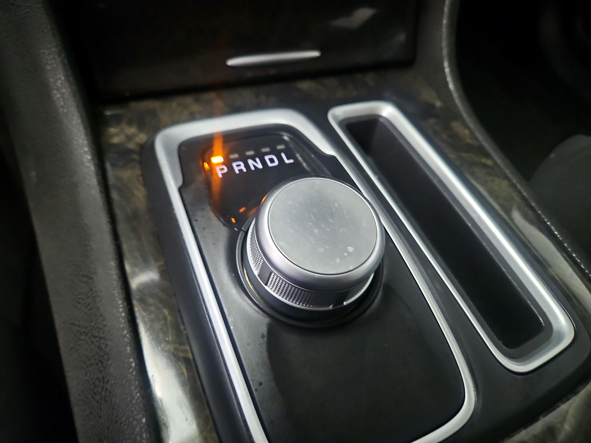 Thumbnail: 2019 Chrysler 300 - 17