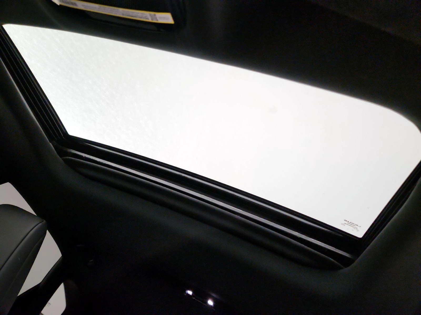 Sunroof(s) & Overhead Airbags