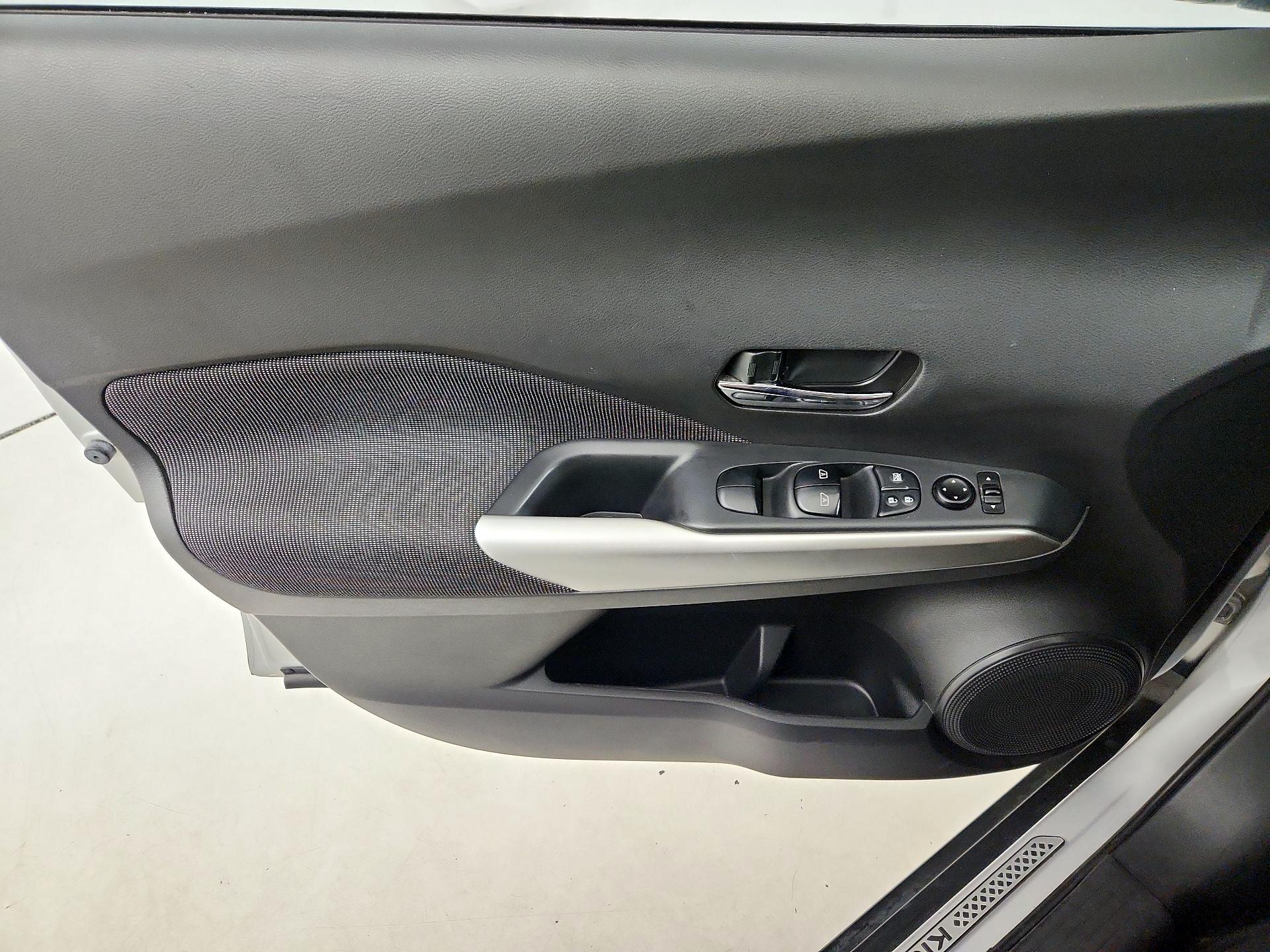 Thumbnail: 2019 Nissan Kicks - 12