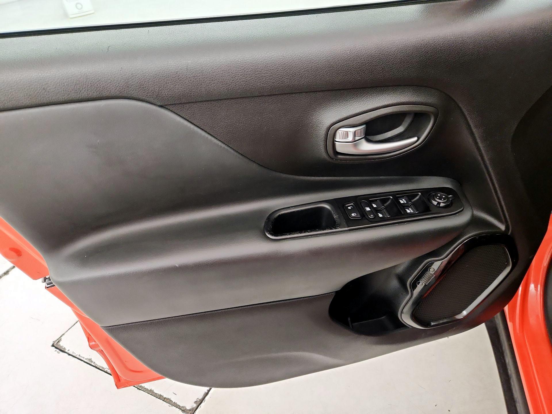 Thumbnail: 2020 Jeep Renegade - 12