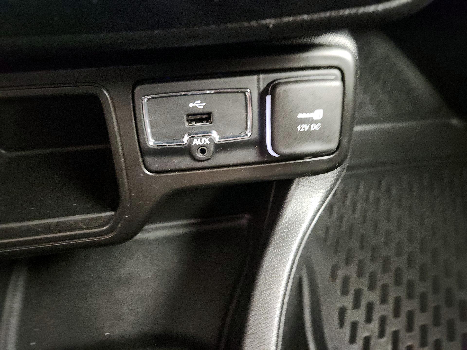 Thumbnail: 2020 Jeep Renegade - 18