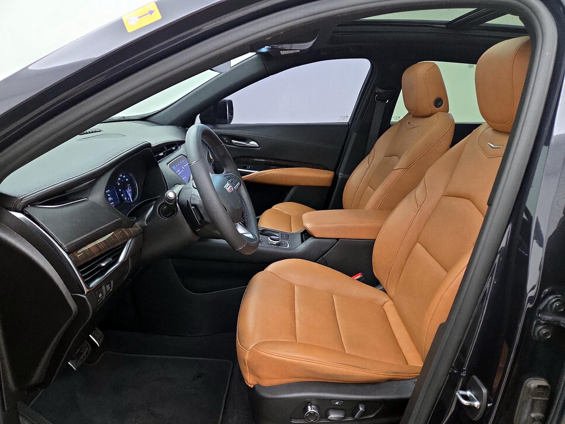 Thumbnail: 2023 Cadillac XT4 - 11