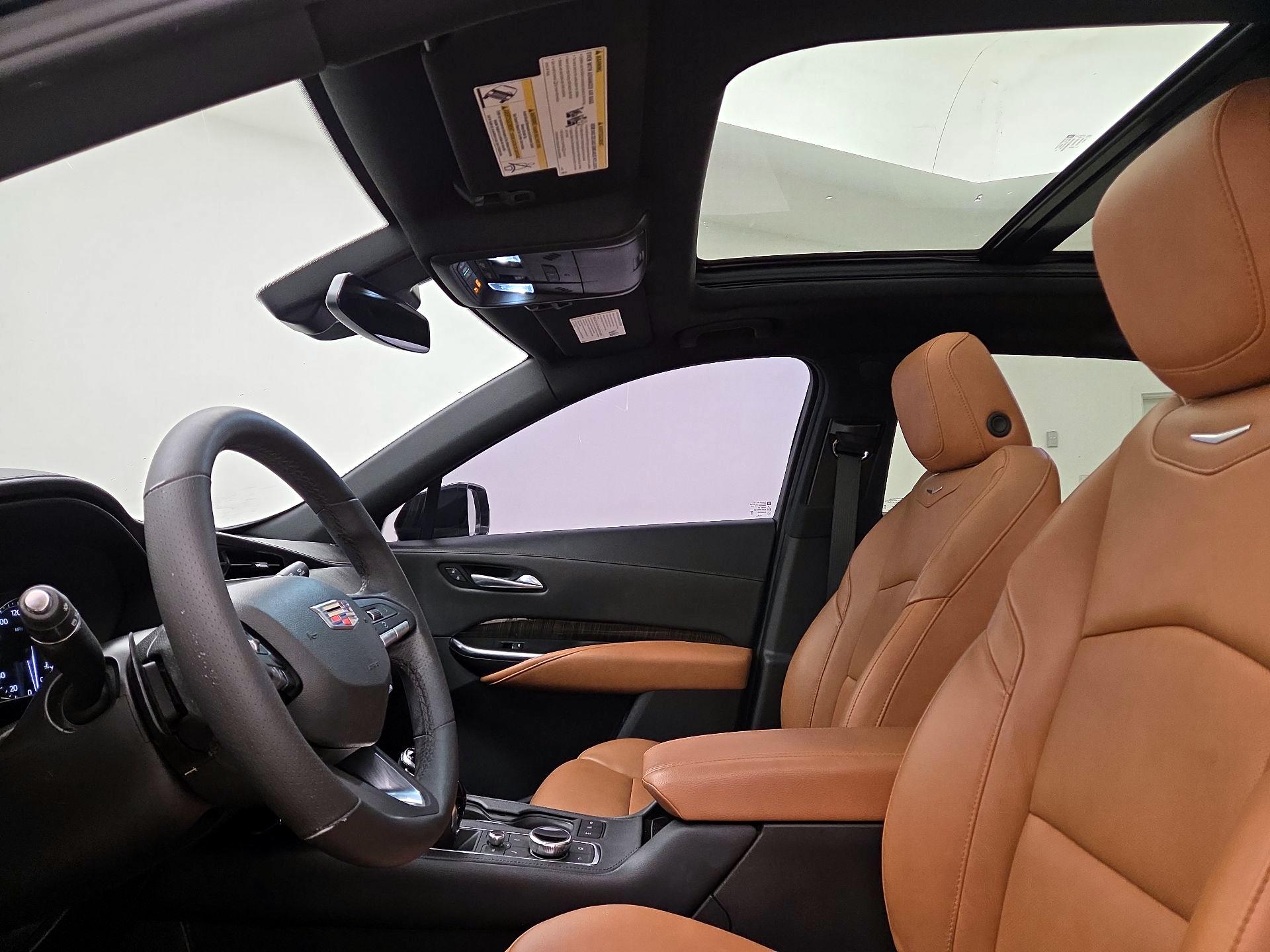 Thumbnail: 2023 Cadillac XT4 - 18