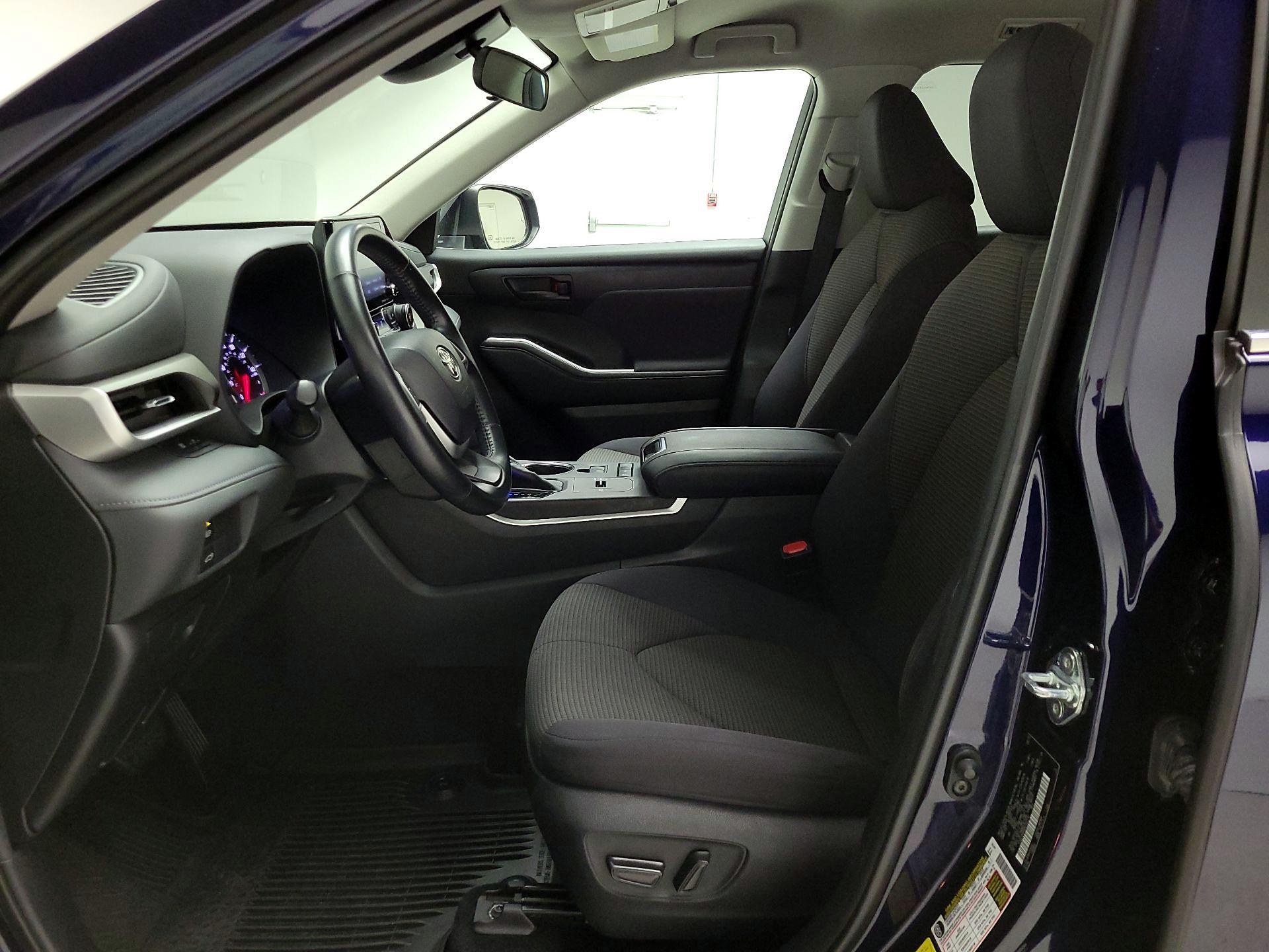 Thumbnail: 2022 Toyota Highlander - 11