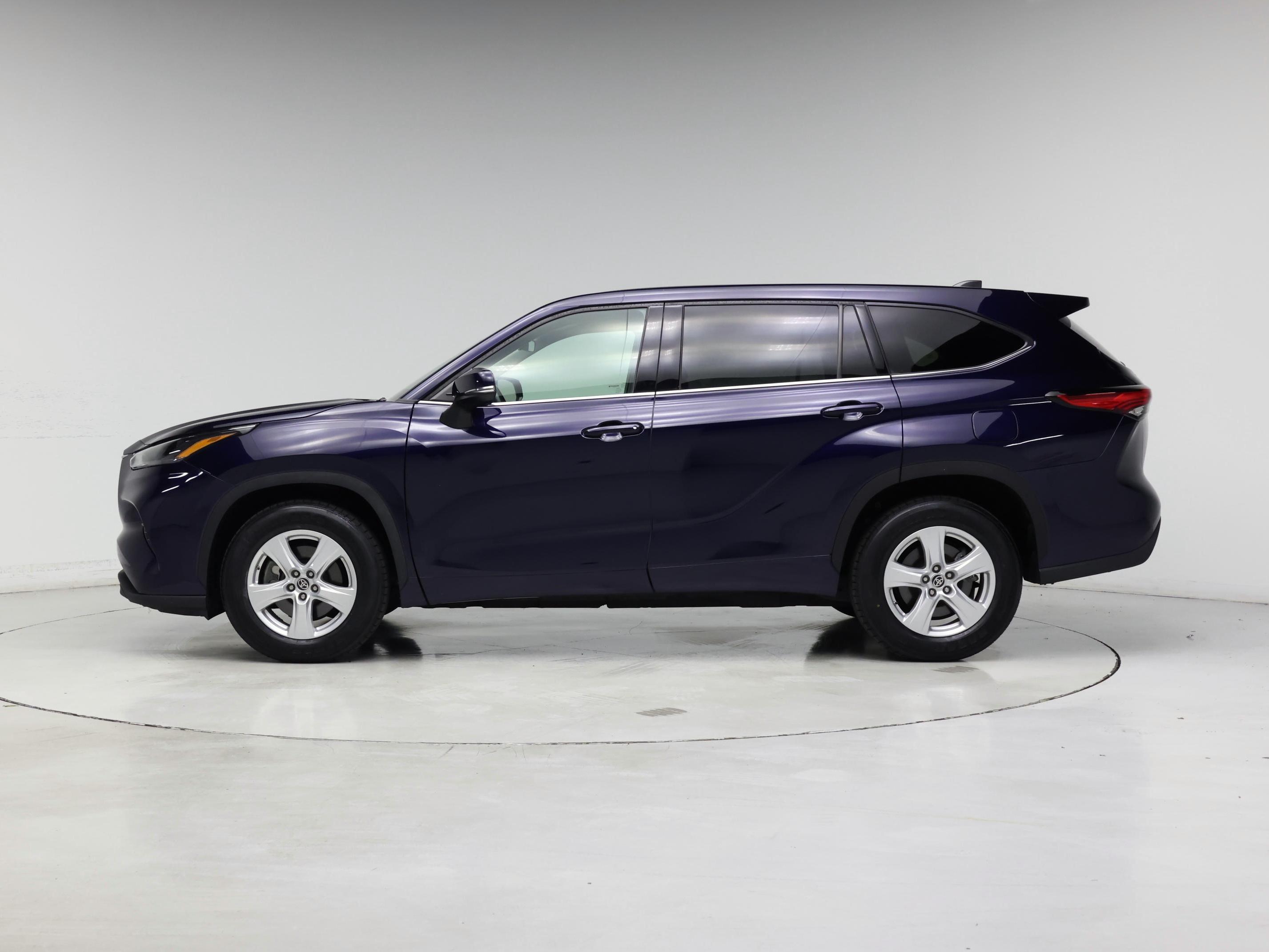 Thumbnail: 2022 Toyota Highlander - 3