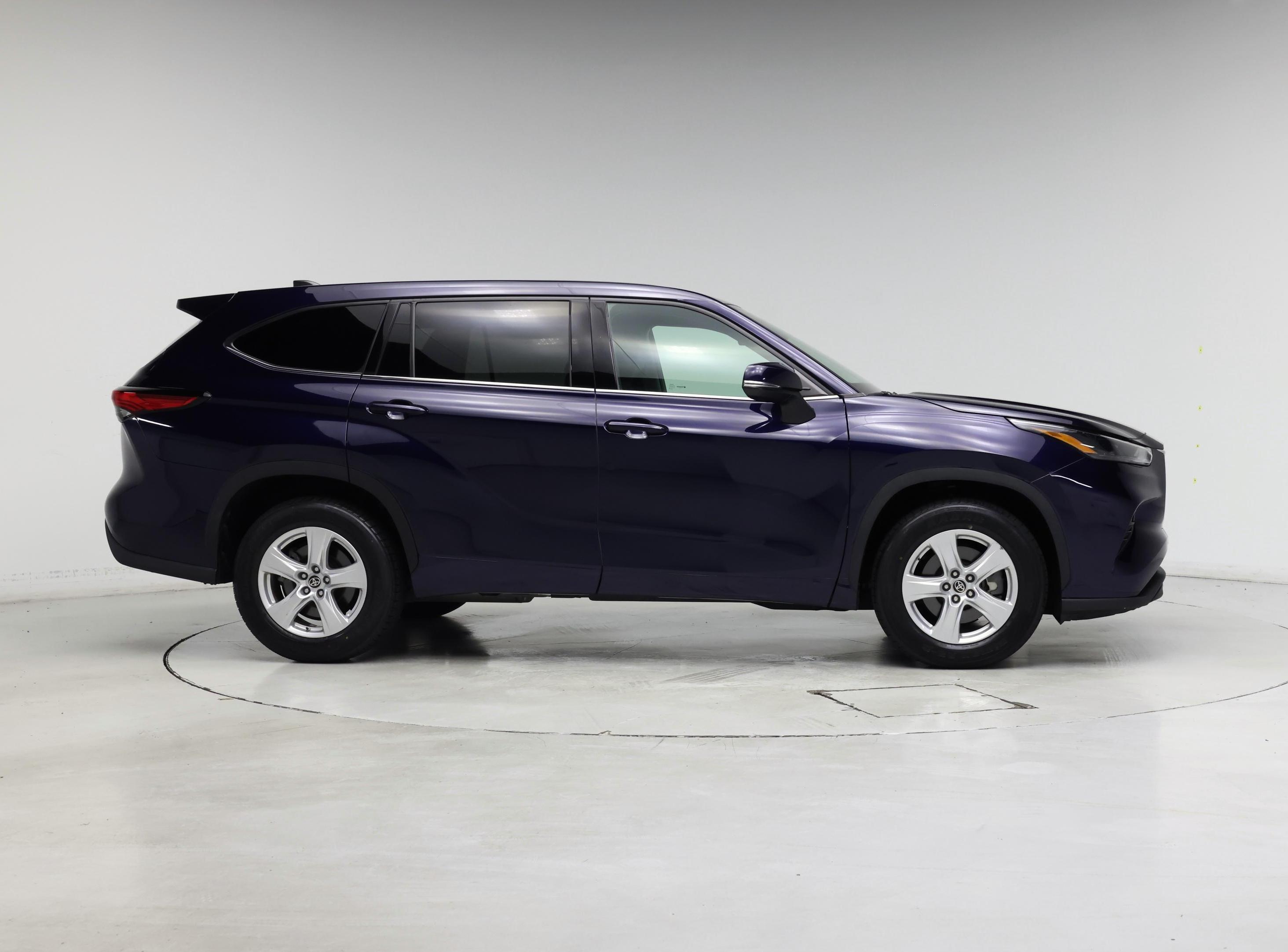 Thumbnail: 2022 Toyota Highlander - 7