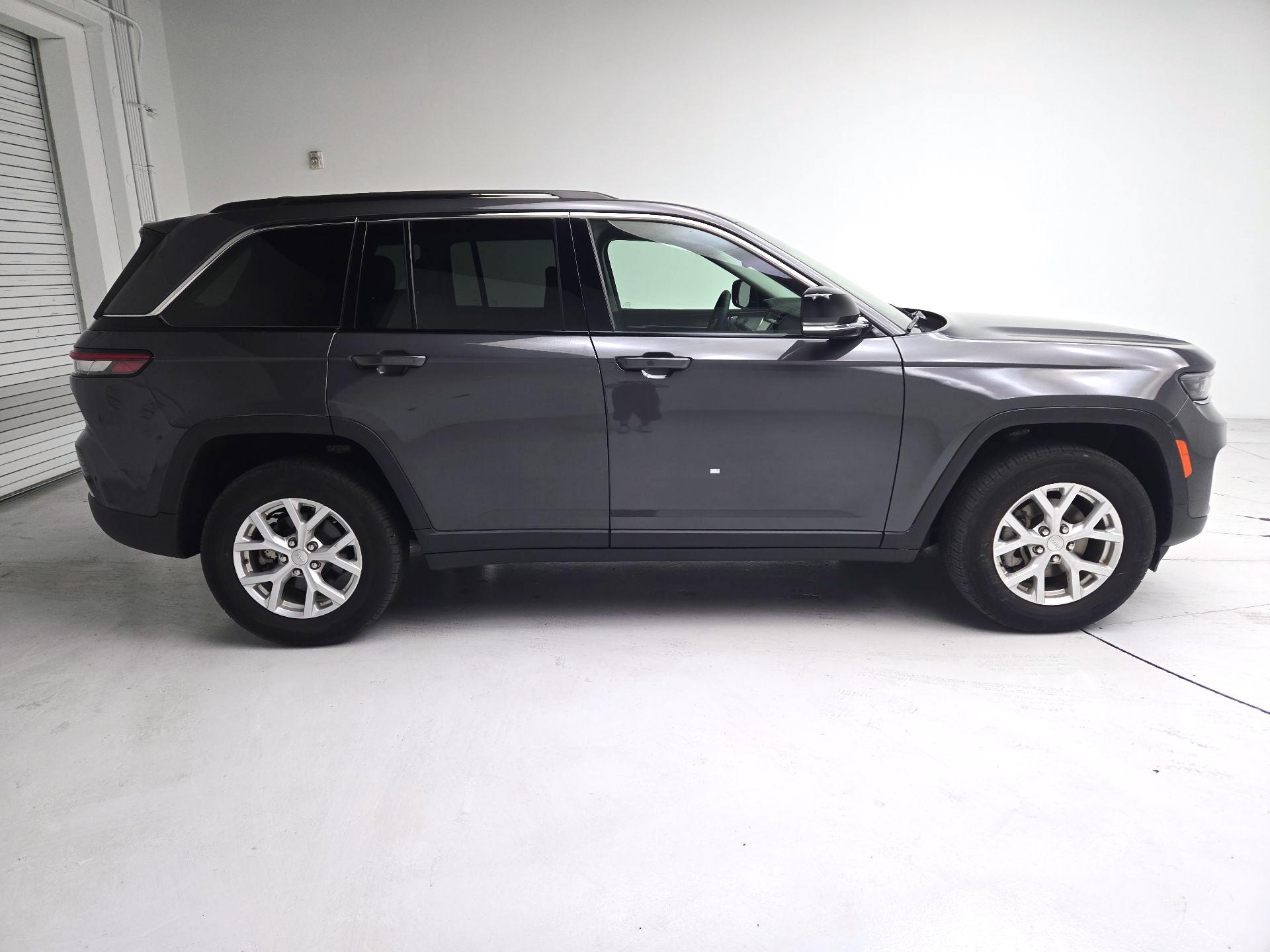Thumbnail: 2023 Jeep Grand Cherokee - 4