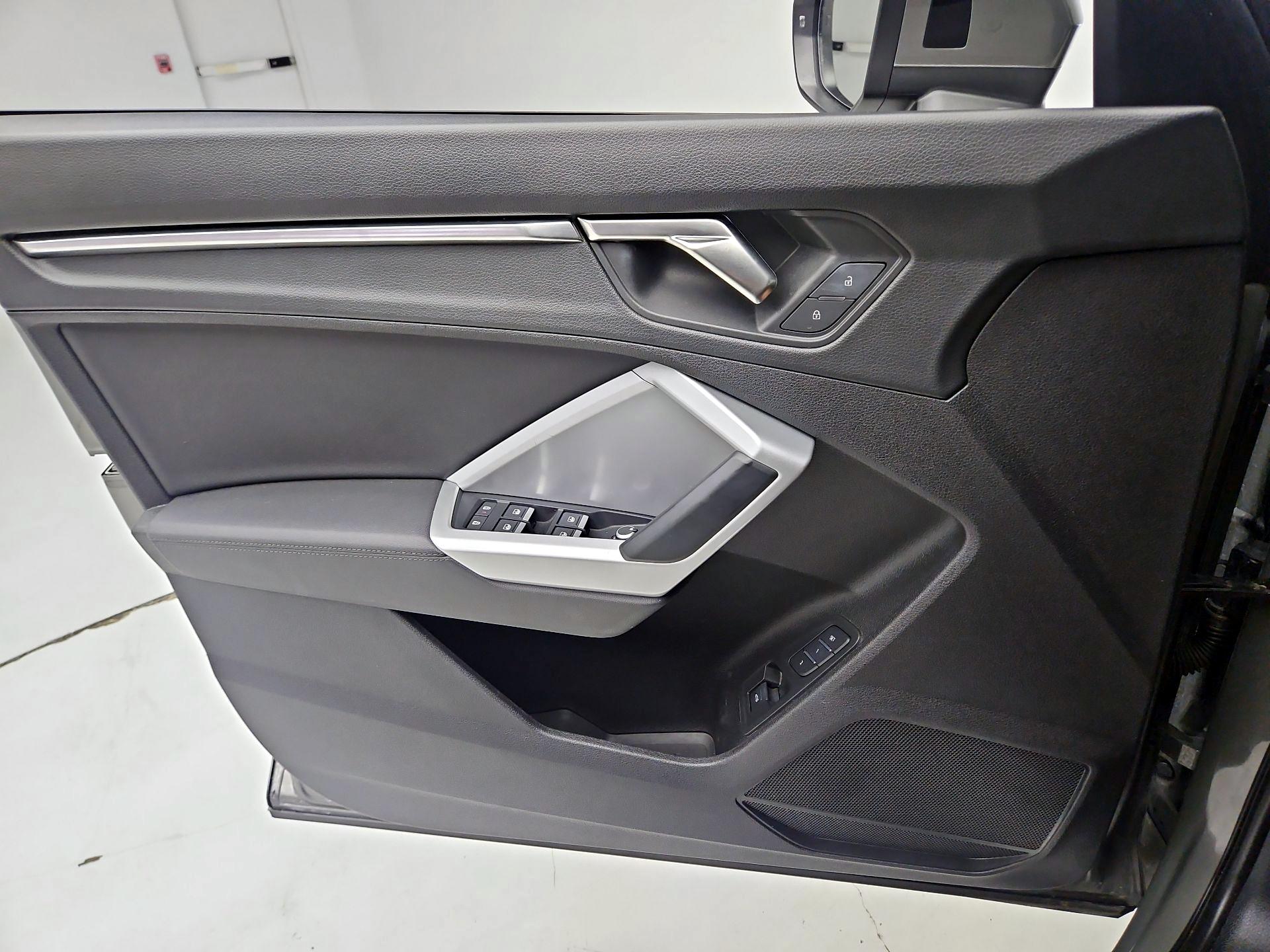 Thumbnail: 2023 Audi Q3 - 12
