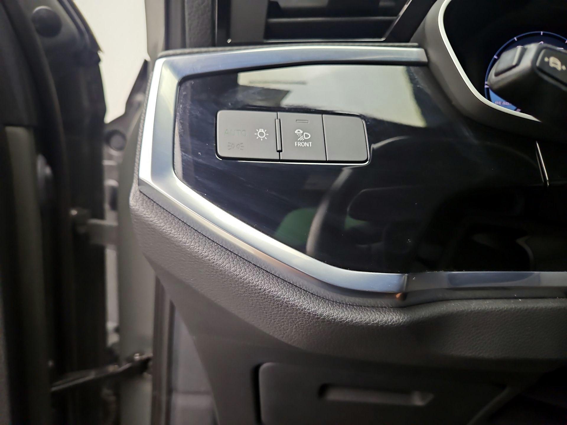 Thumbnail: 2023 Audi Q3 - 13