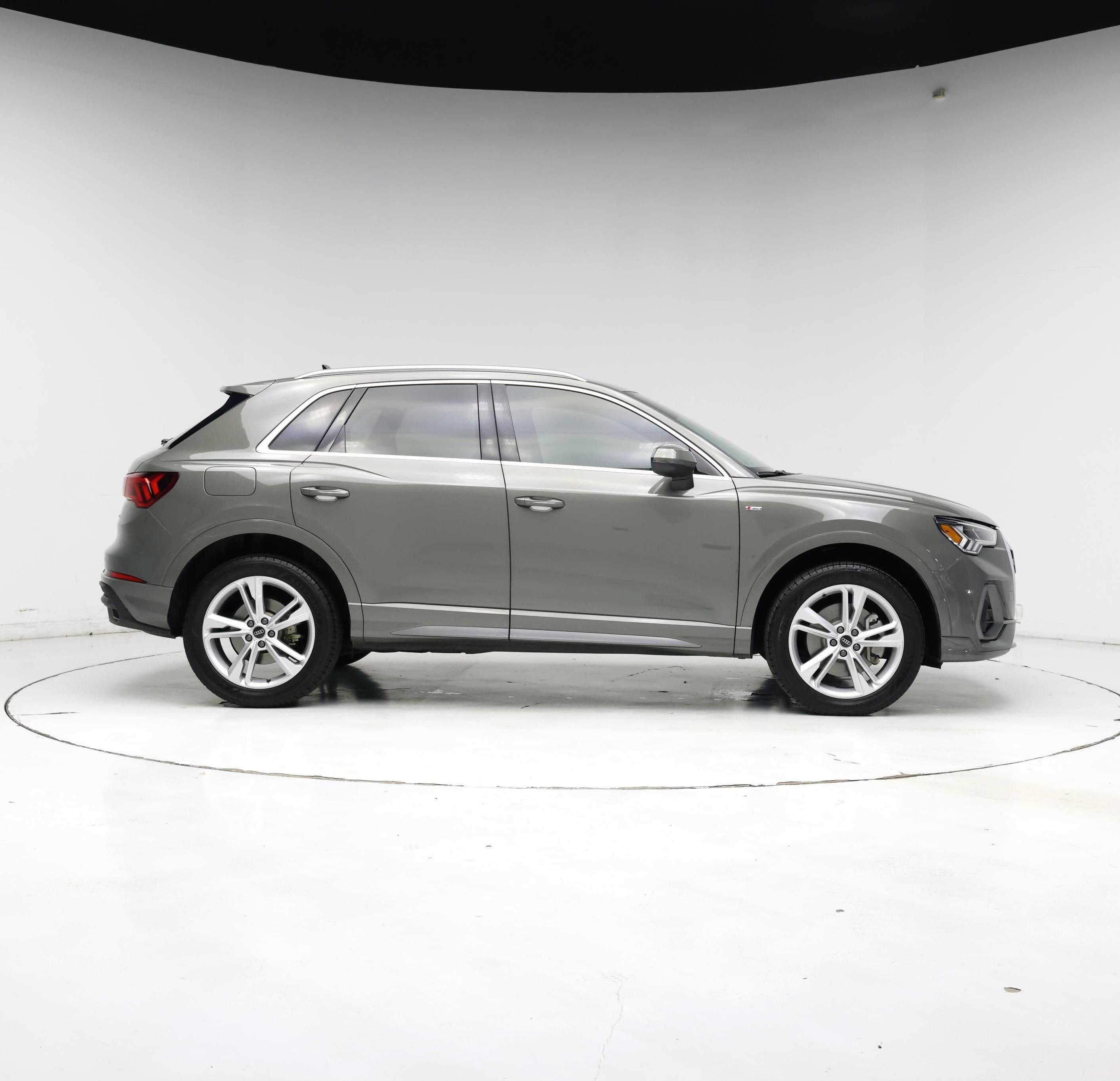 Thumbnail: 2023 Audi Q3 - 7