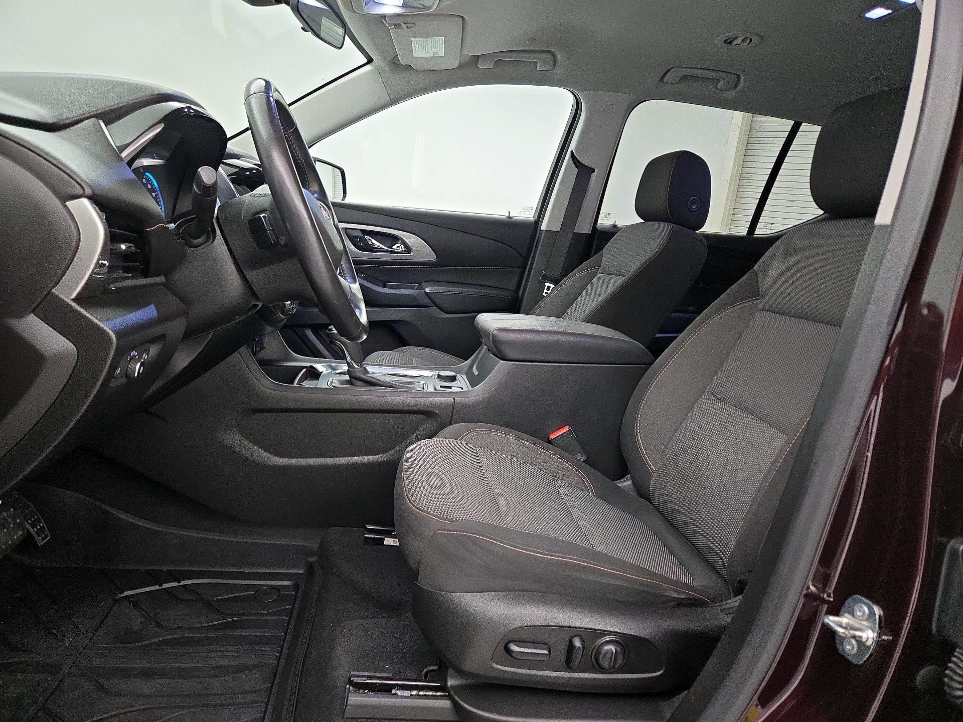 Thumbnail: 2018 Chevrolet Traverse - 11