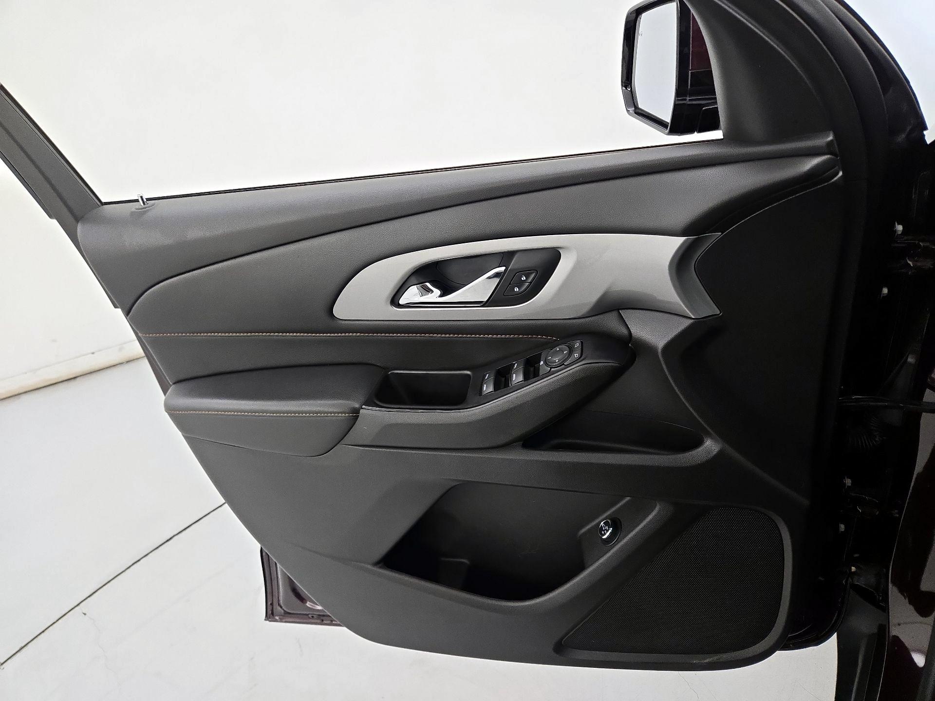 Thumbnail: 2018 Chevrolet Traverse - 12
