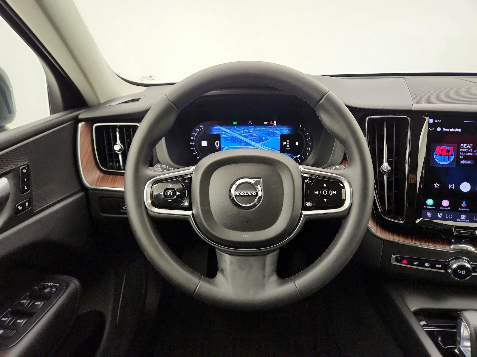 2023 Volvo XC60 Plus - Photo 11