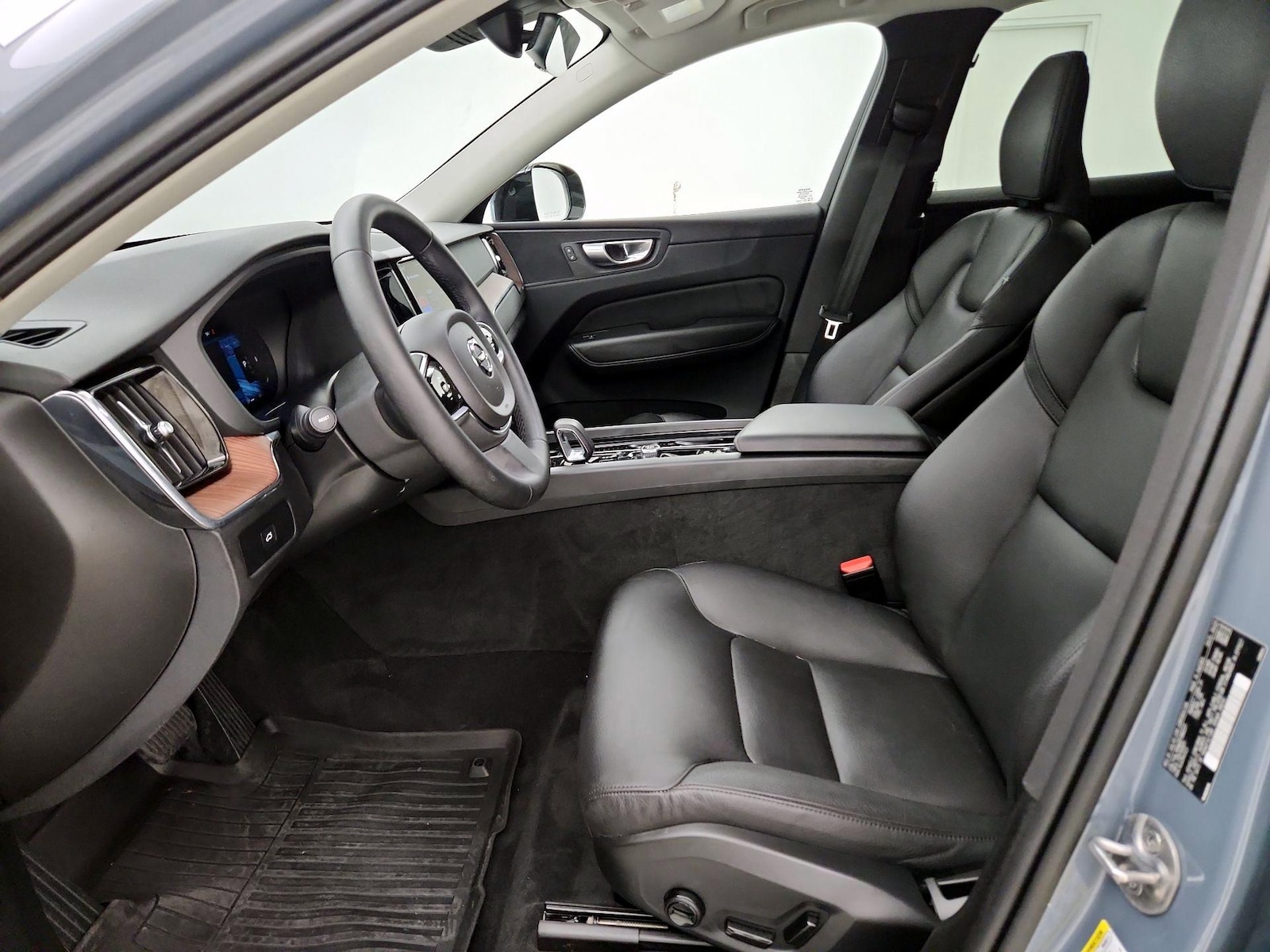 2023 Volvo XC60 Plus - Photo 12