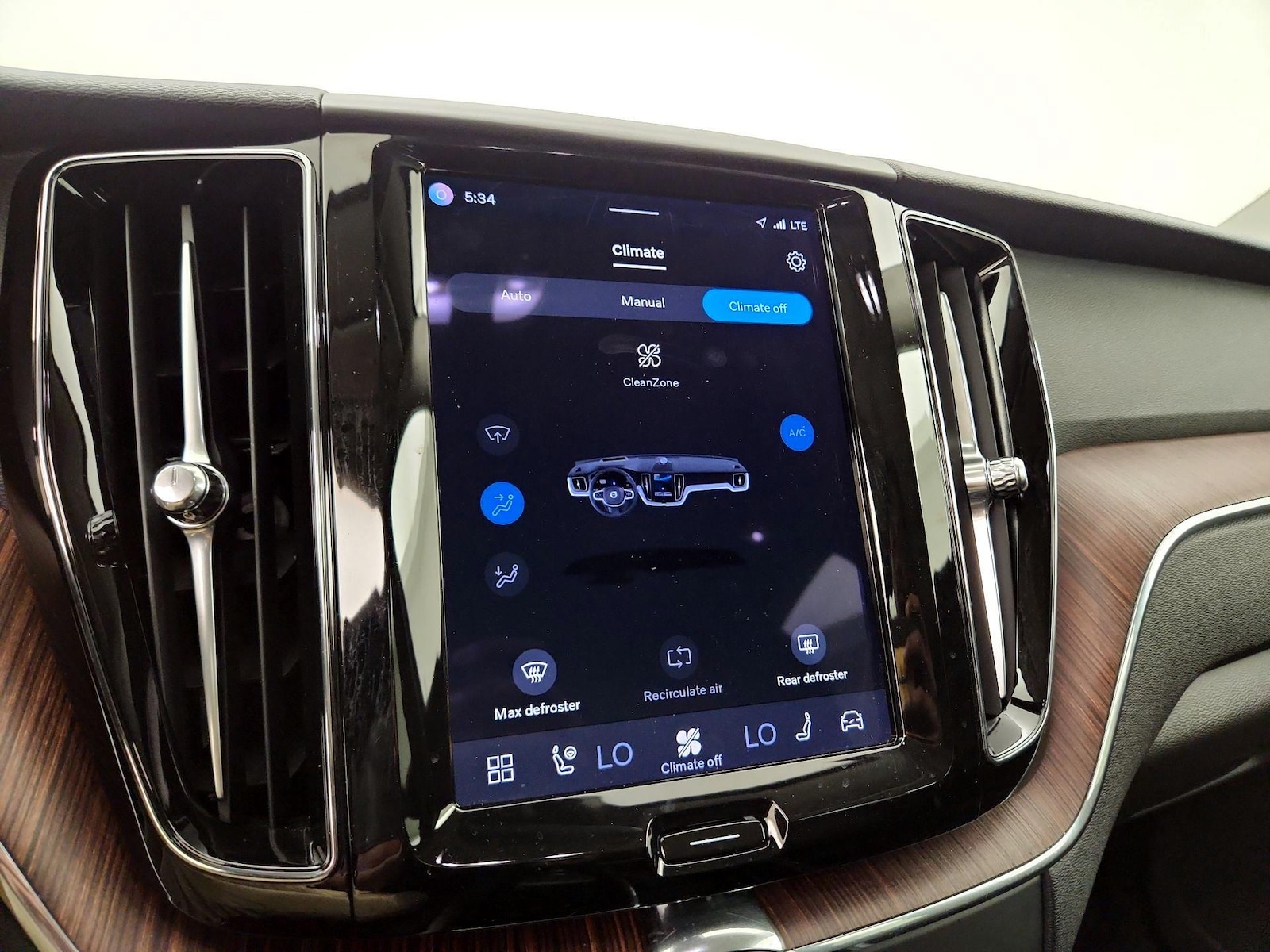 2023 Volvo XC60 Plus - Photo 18