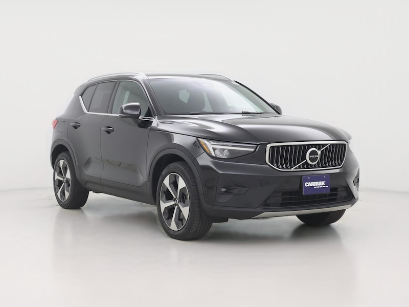 2023 Volvo XC40 B5 Plus Bright Theme