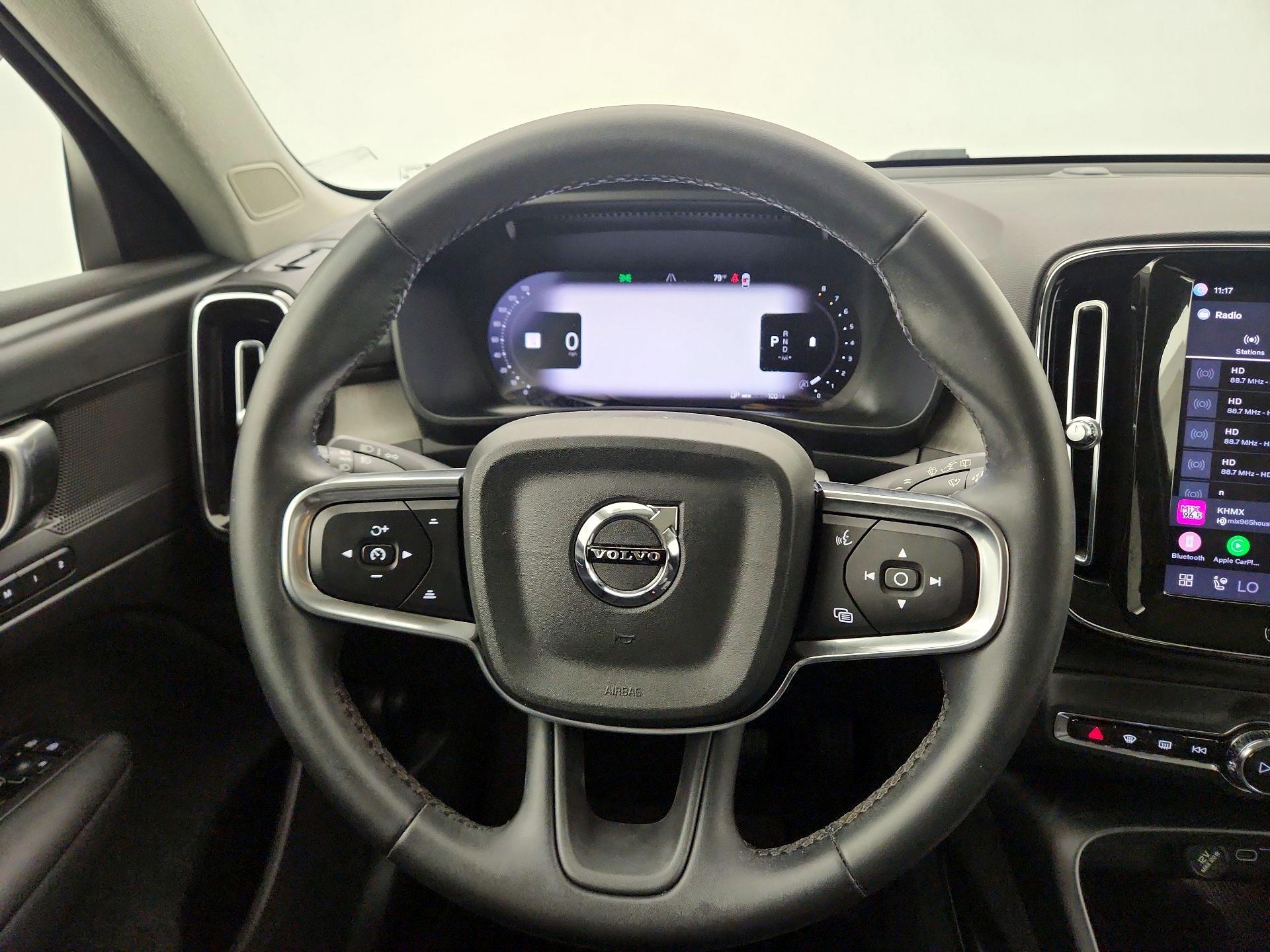Thumbnail: 2023 Volvo XC40 - 10