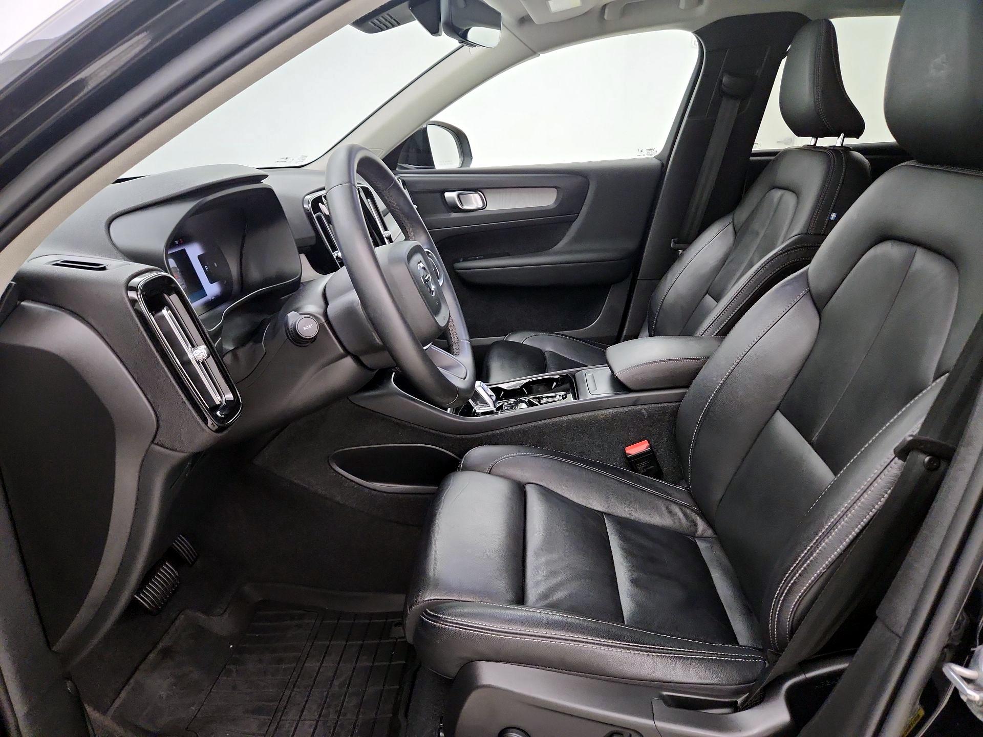 Thumbnail: 2023 Volvo XC40 - 11