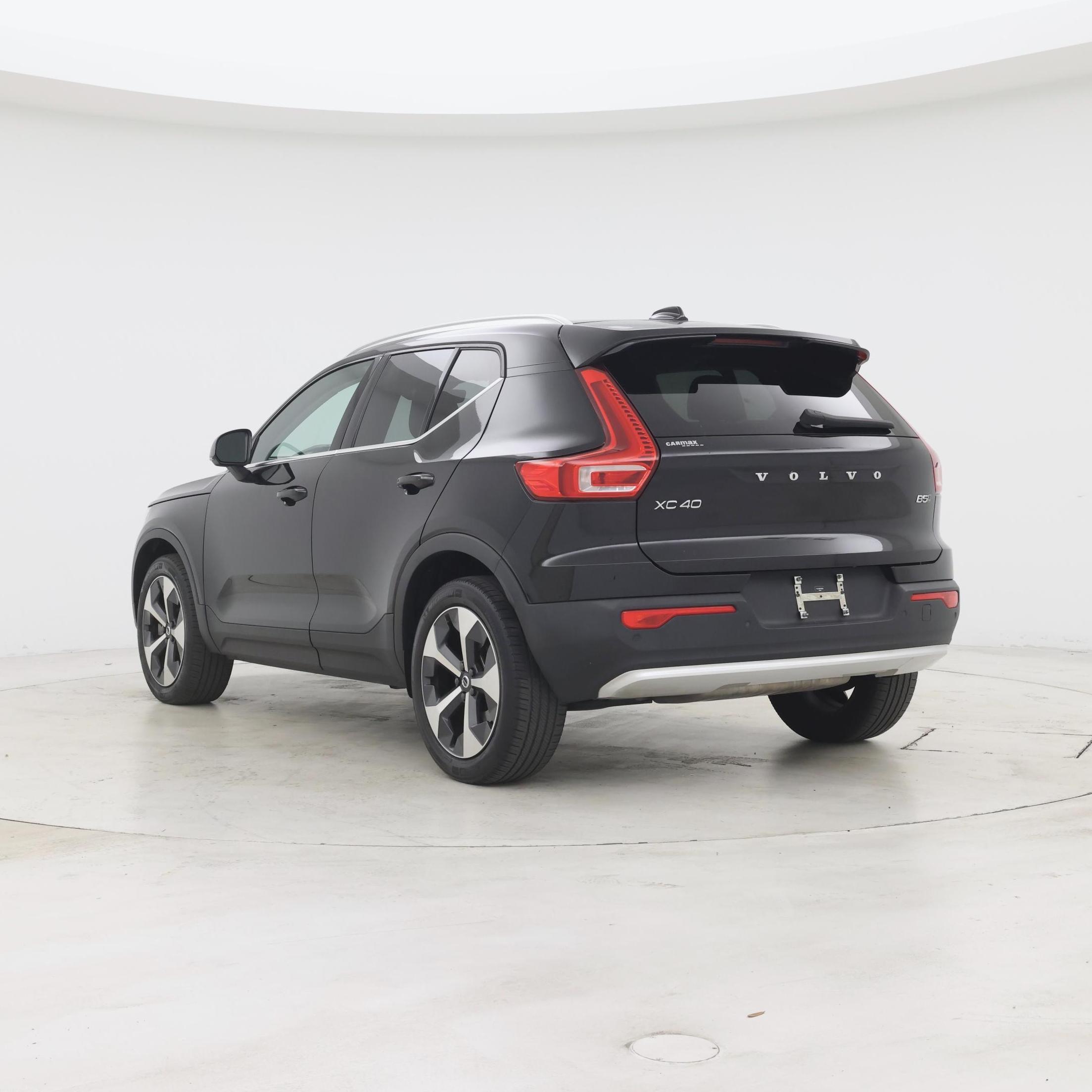 Thumbnail: 2023 Volvo XC40 - 2