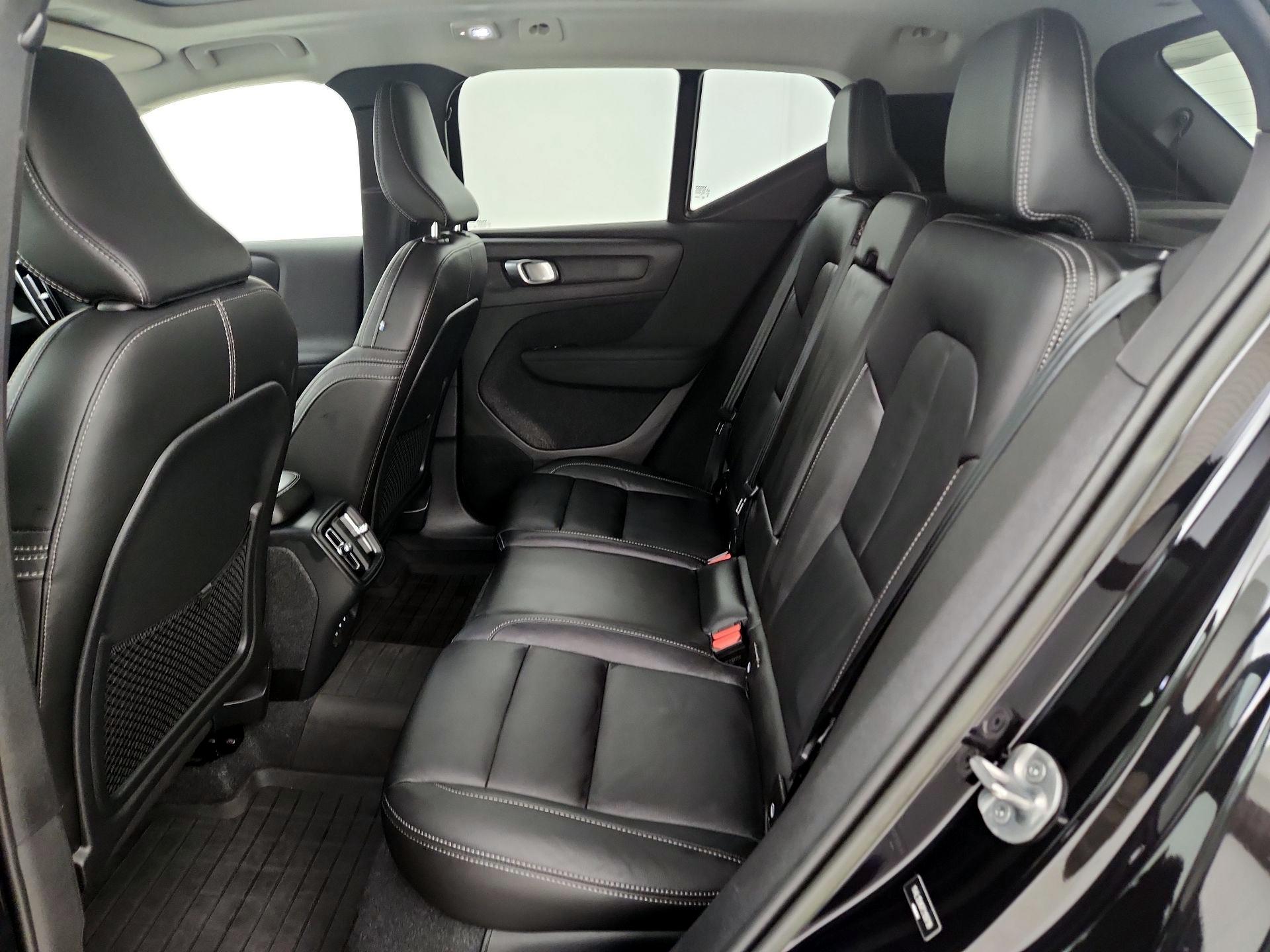 Thumbnail: 2023 Volvo XC40 - 20