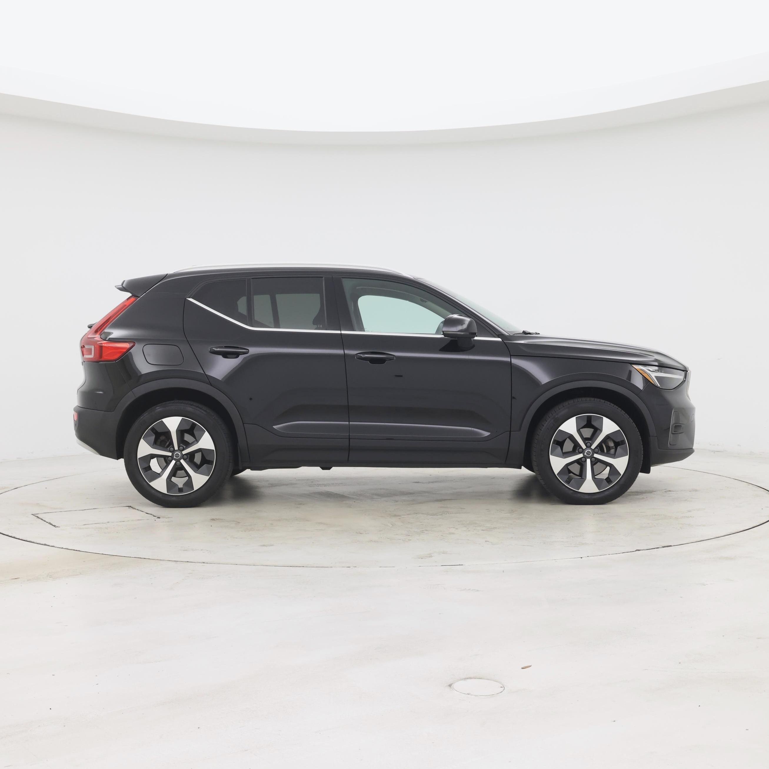 Thumbnail: 2023 Volvo XC40 - 7