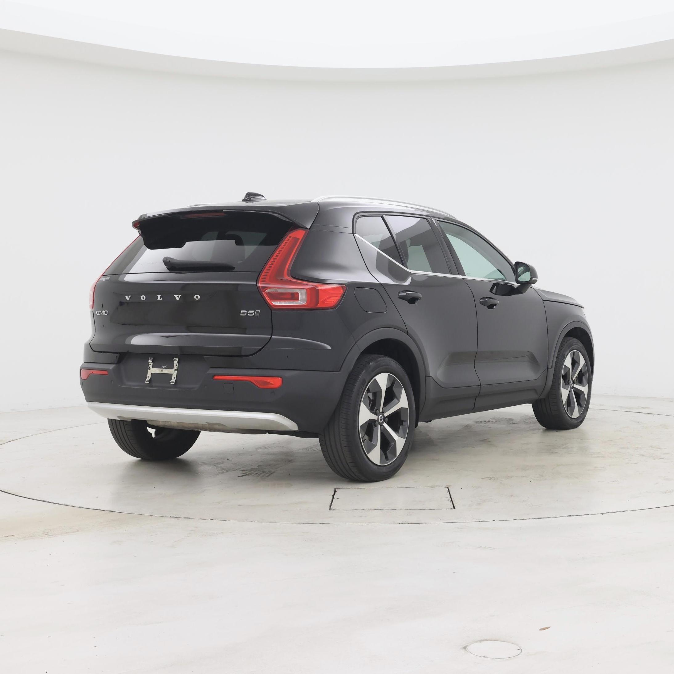 Thumbnail: 2023 Volvo XC40 - 8
