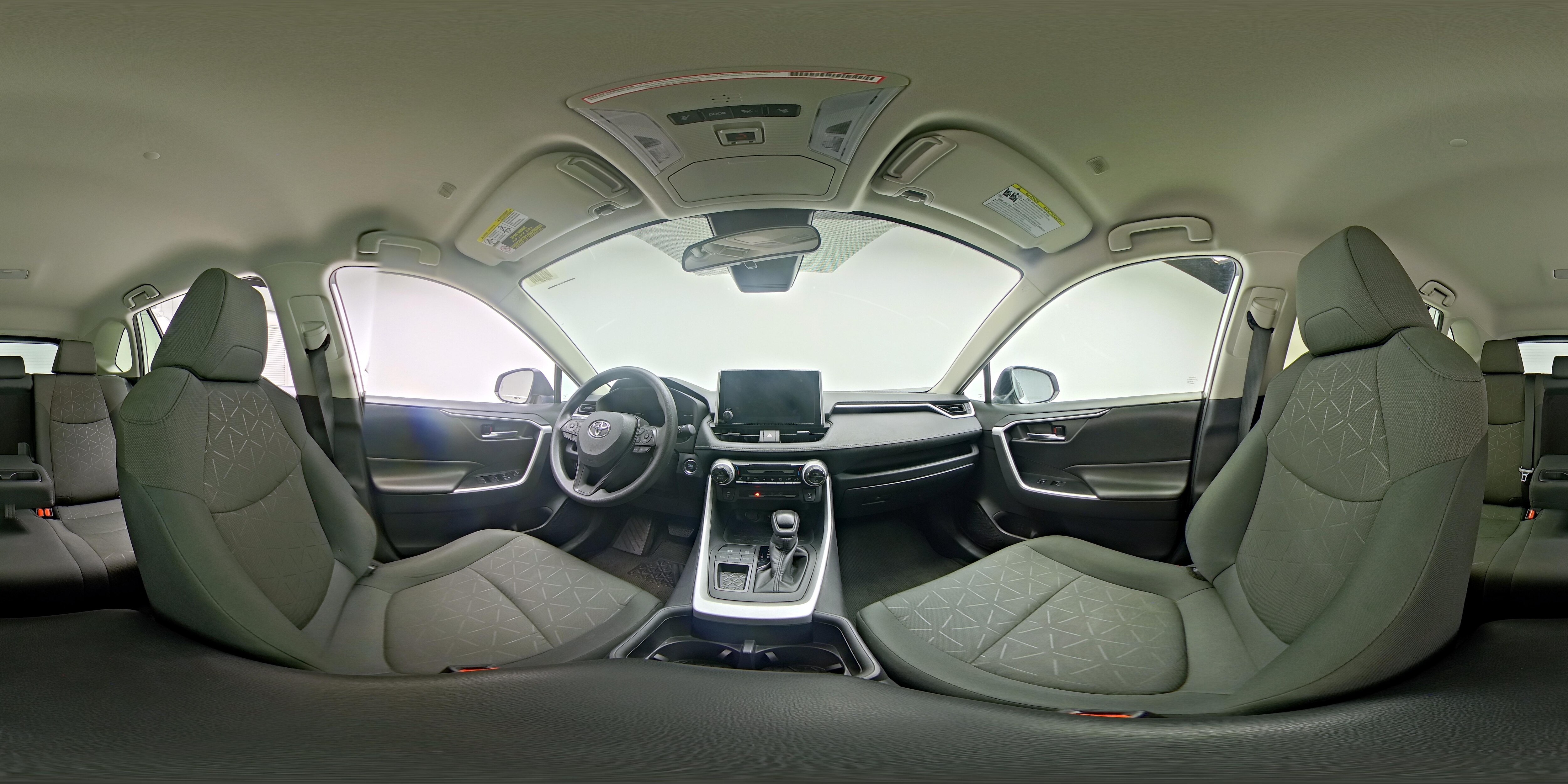 2024 Toyota RAV4 XLE - Photo 24