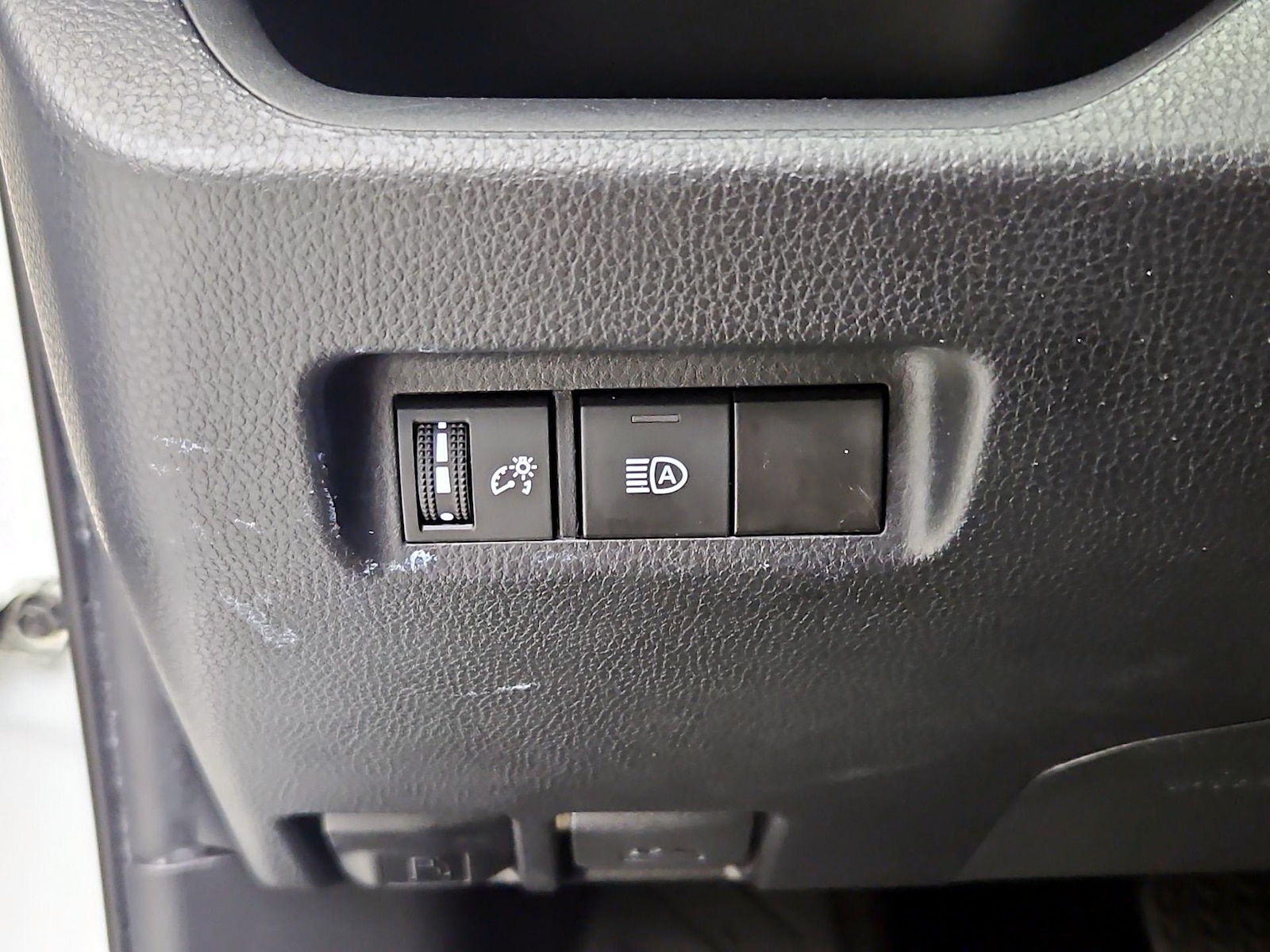 2024 Toyota RAV4 XLE - Photo 14