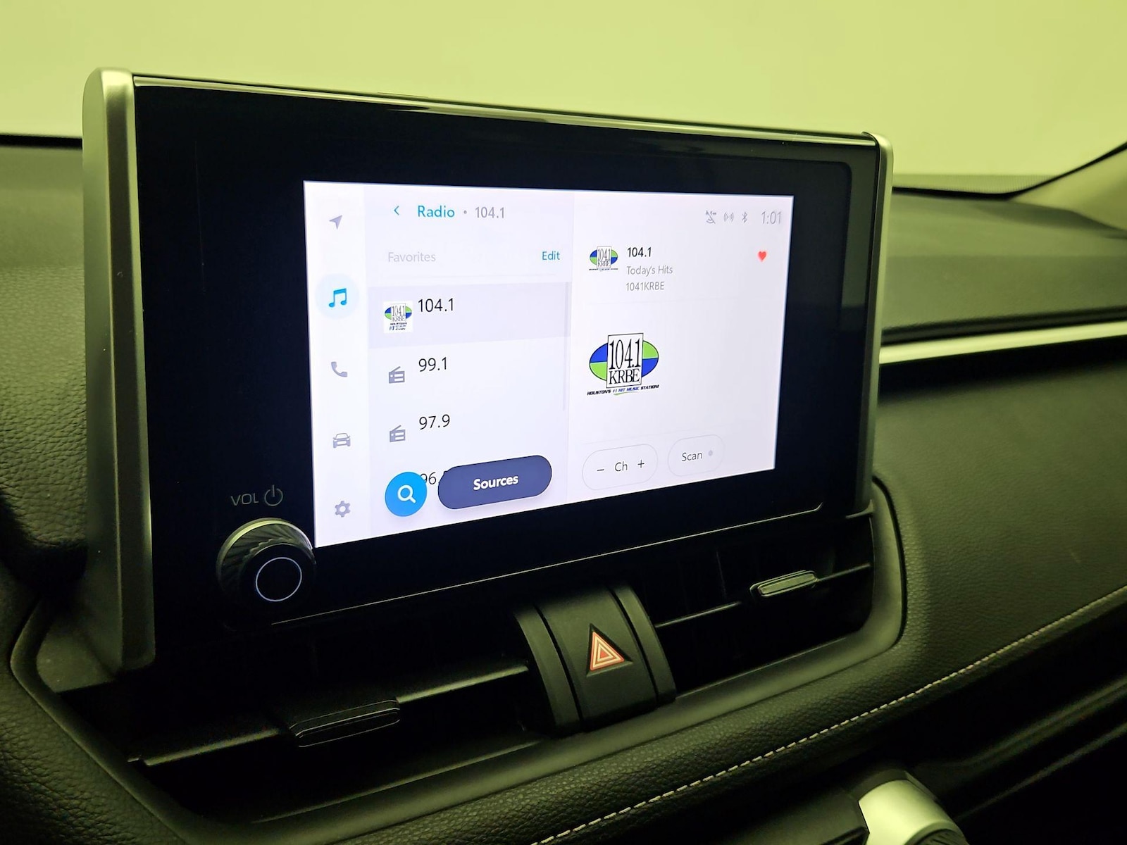 2024 Toyota RAV4 XLE - Photo 16