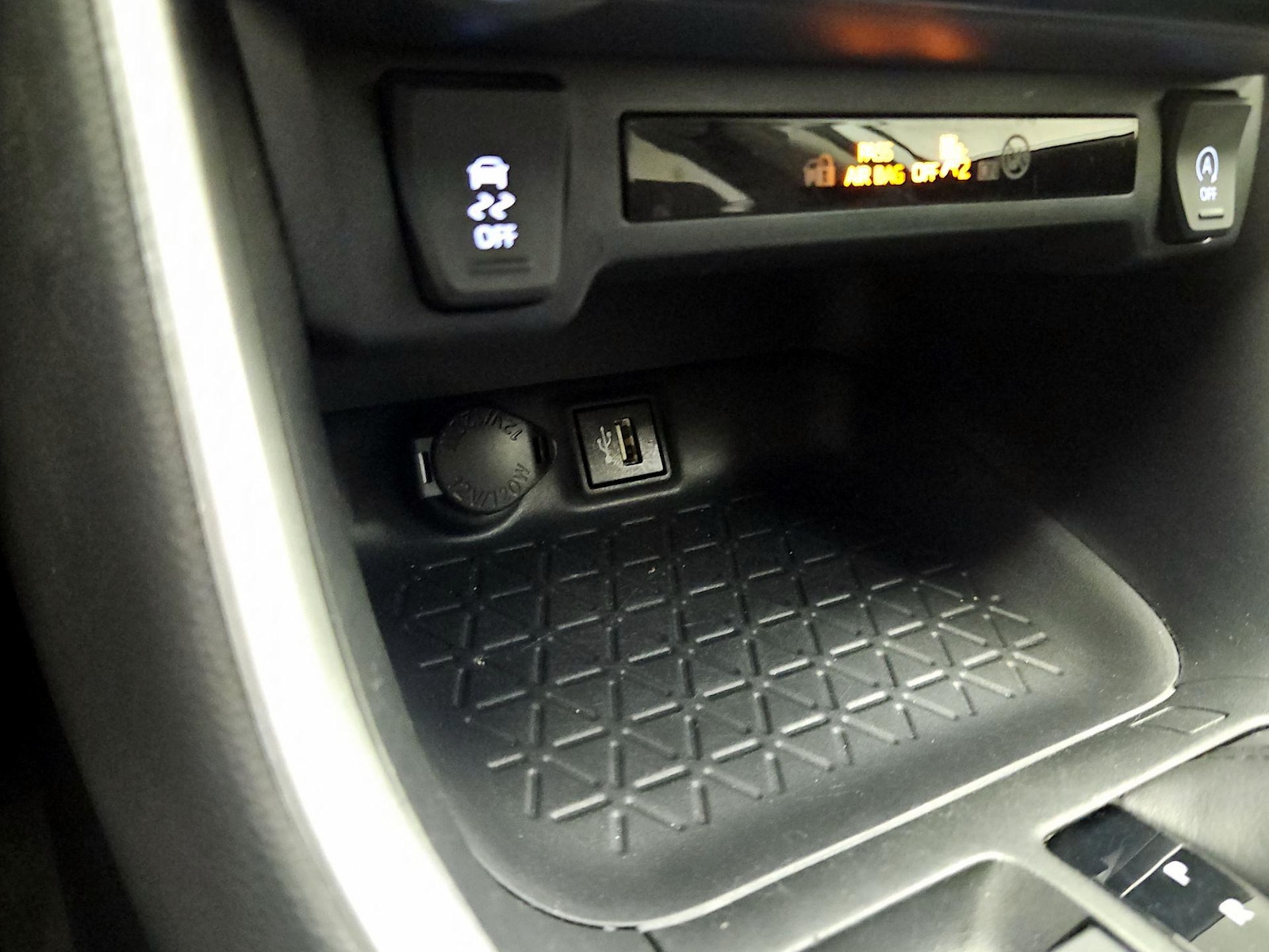 2024 Toyota RAV4 XLE - Photo 19
