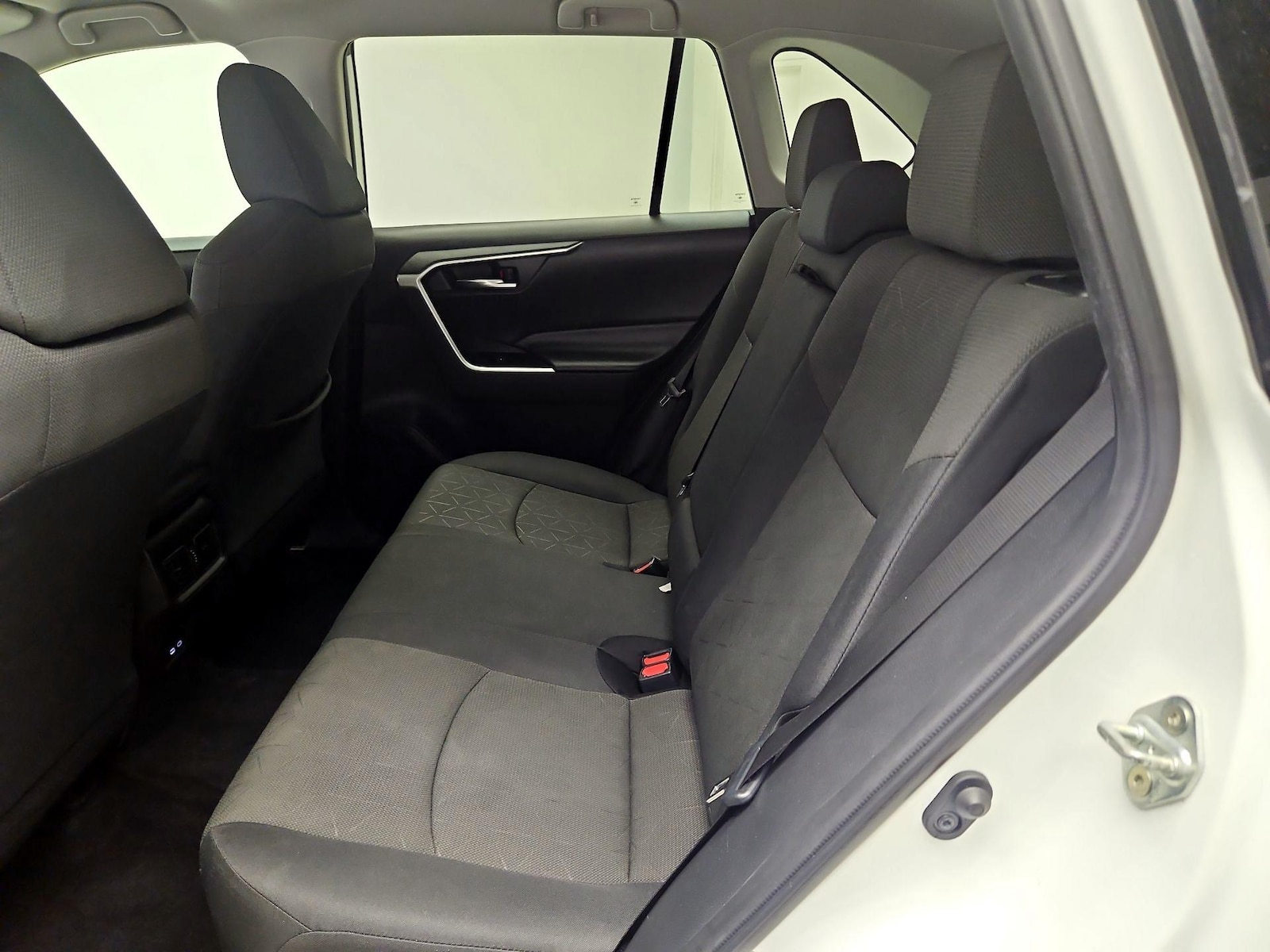 2024 Toyota RAV4 XLE - Photo 20
