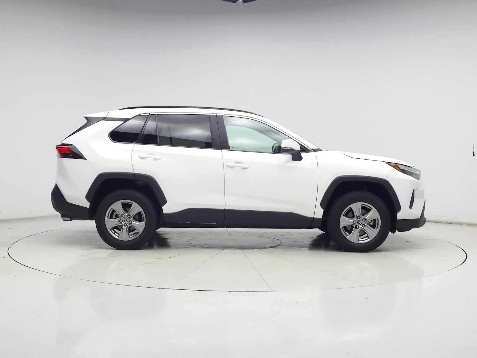 2024 Toyota RAV4 XLE - Photo 8