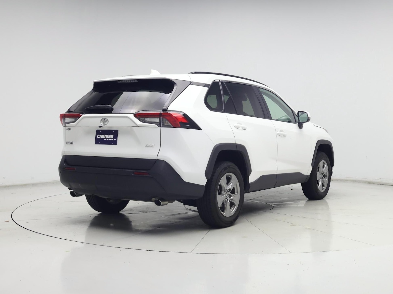 2024 Toyota RAV4 XLE - Photo 9
