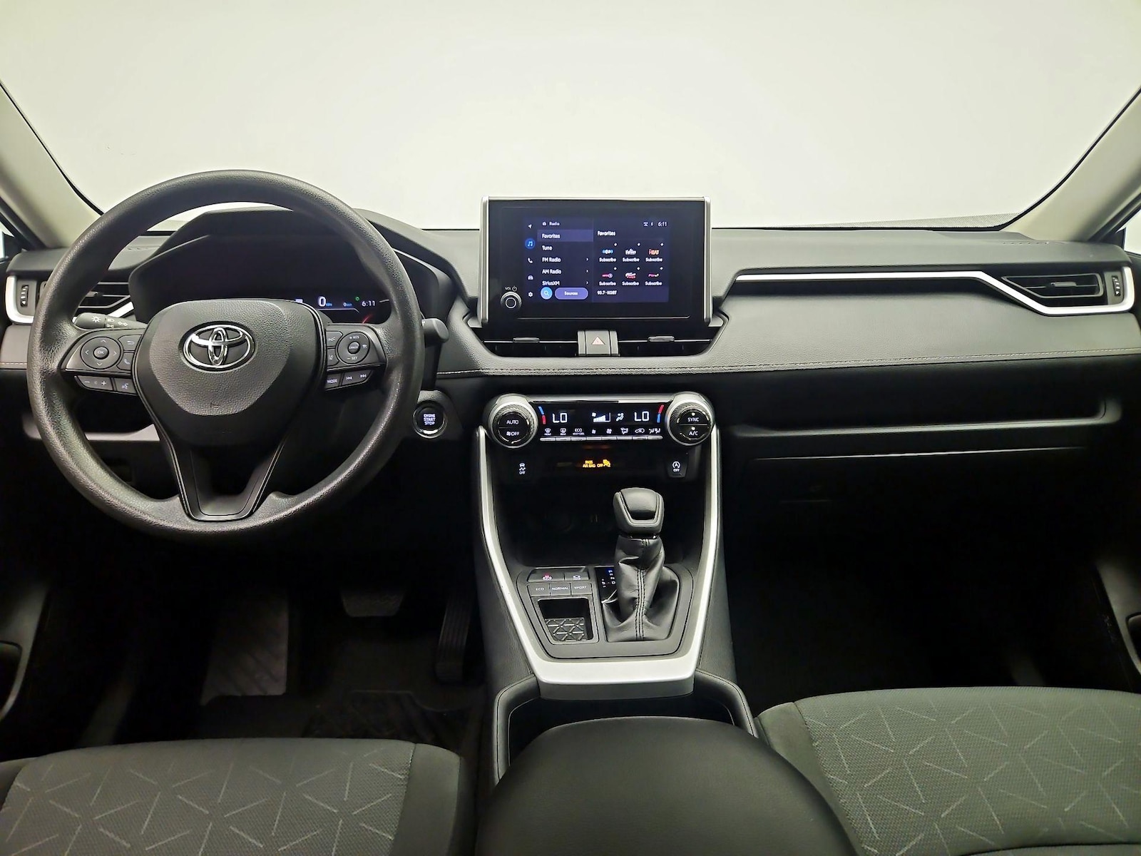 2025 Toyota RAV4 XLE - Photo 10