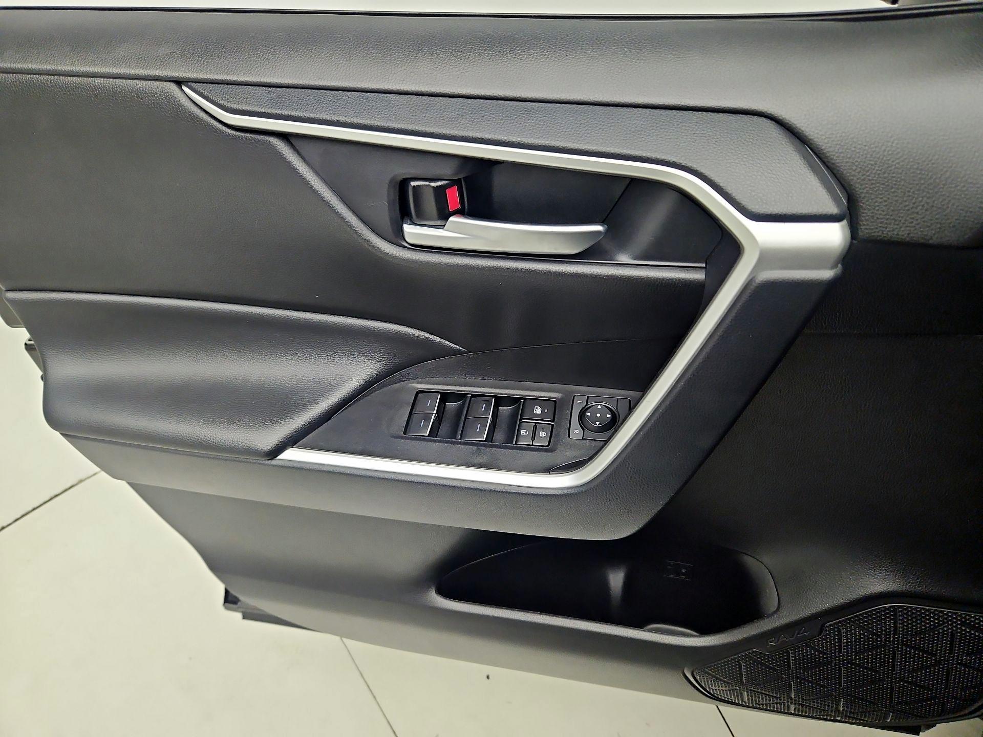 Thumbnail: 2025 Toyota RAV4 - 12
