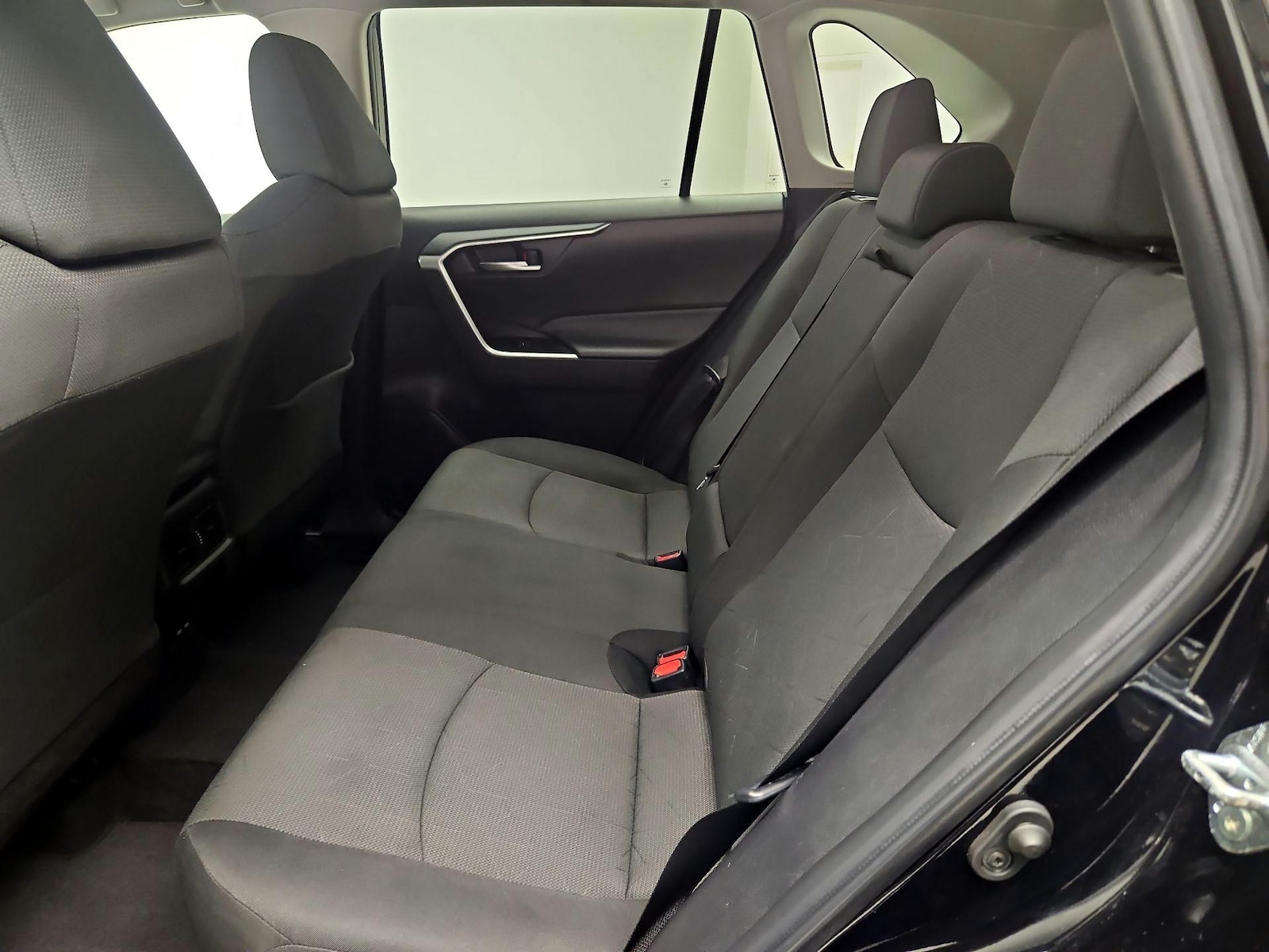 2025 Toyota RAV4 XLE - Photo 20
