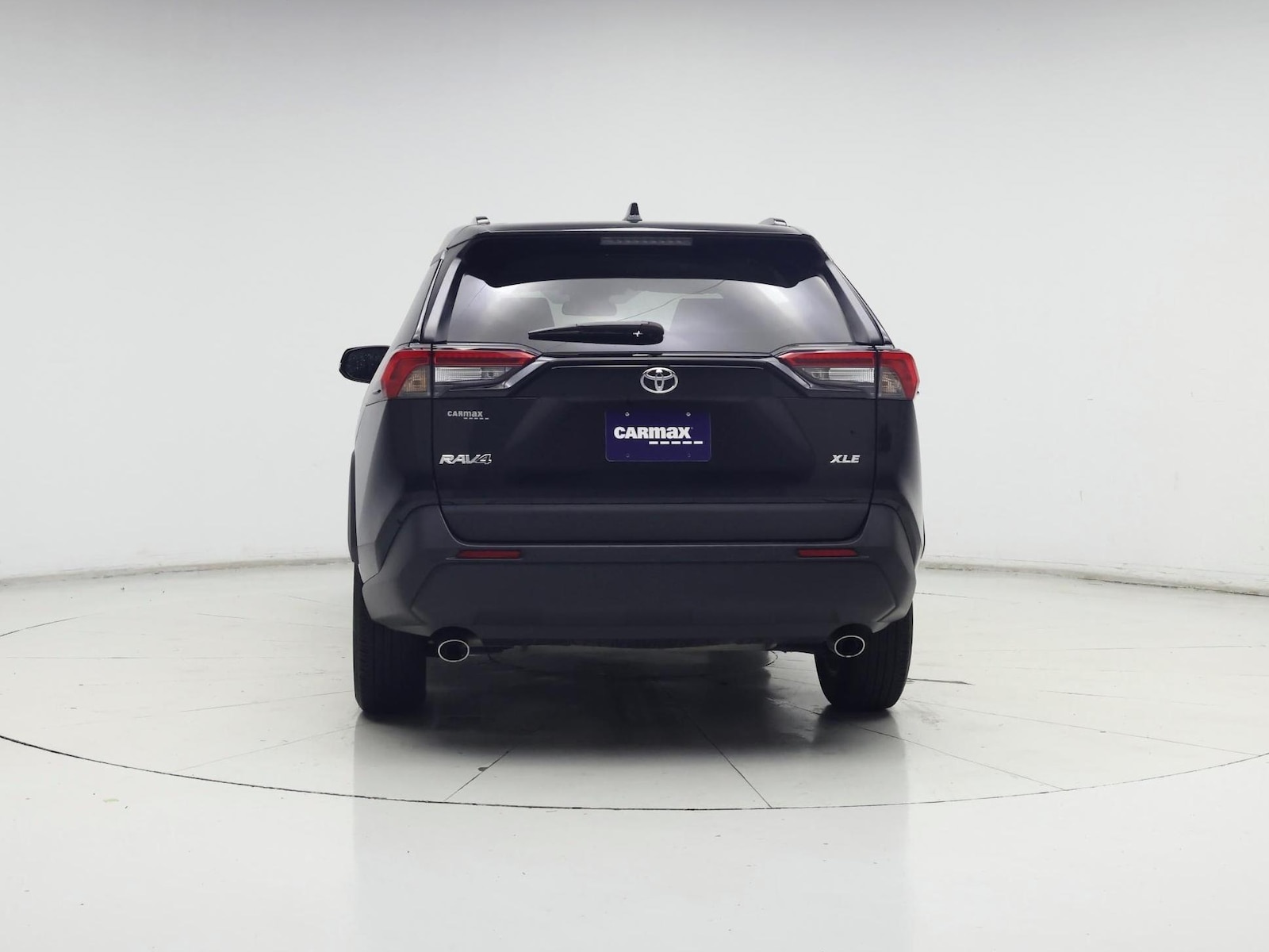 2025 Toyota RAV4 XLE - Photo 7