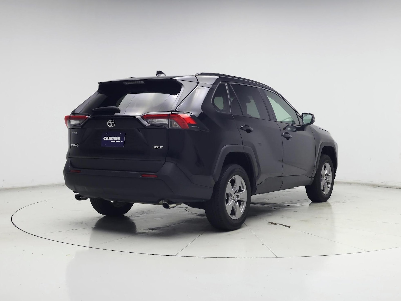 2025 Toyota RAV4 XLE - Photo 9