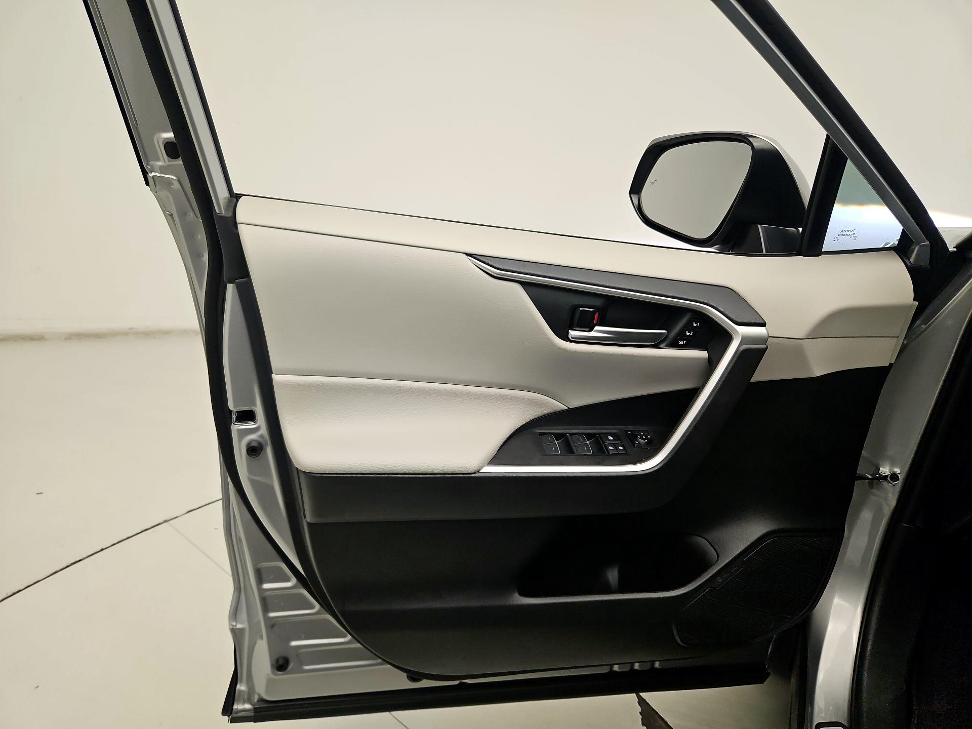 Thumbnail: 2025 Toyota RAV4 - 12