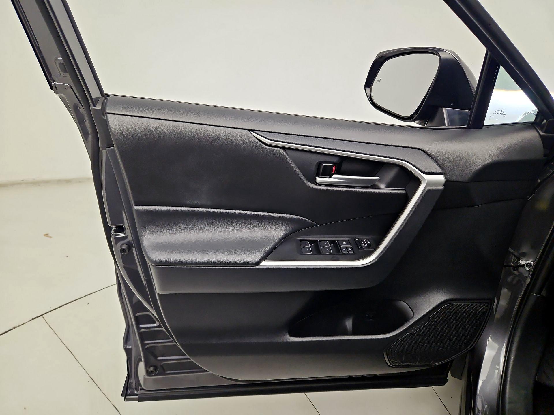 Thumbnail: 2025 Toyota RAV4 - 12