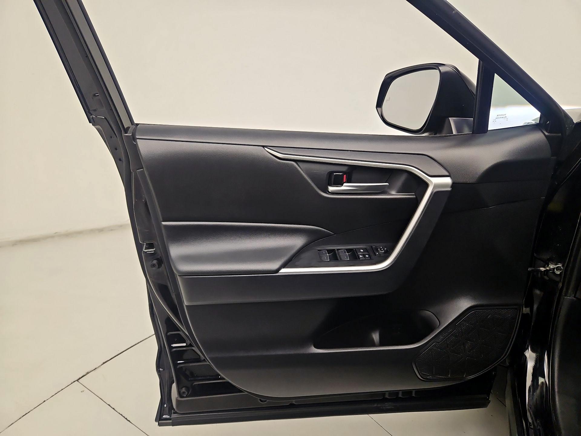 Thumbnail: 2025 Toyota RAV4 - 12