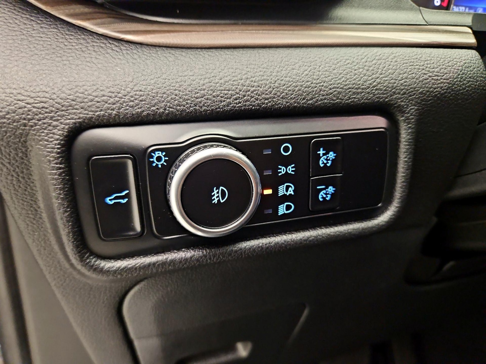 2023 Ford Explorer Limited - Photo 14