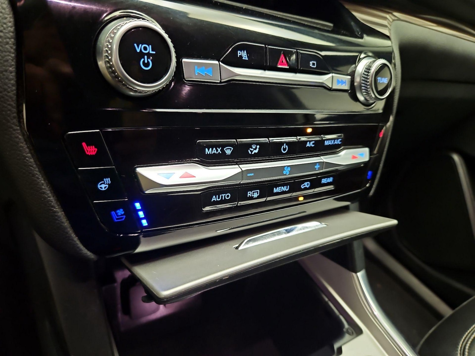 2023 Ford Explorer Limited - Photo 17