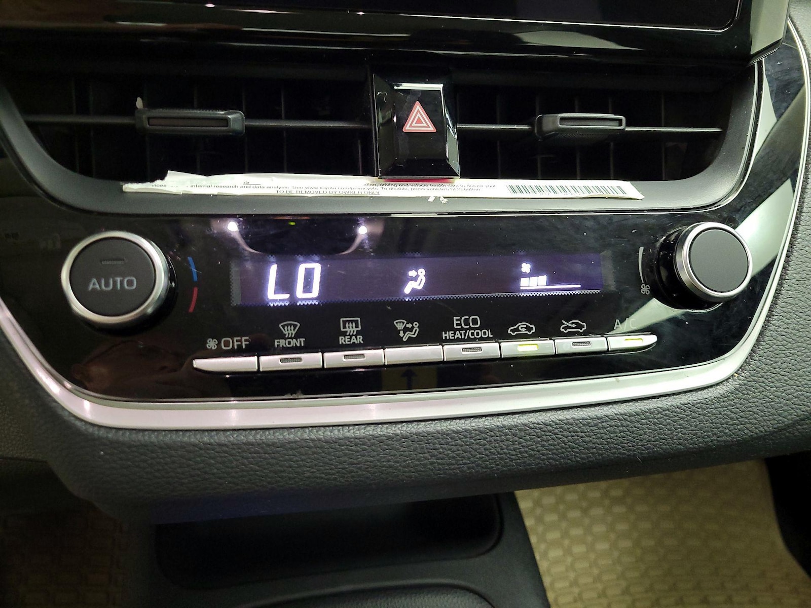 2024 Toyota Corolla LE - Photo 18