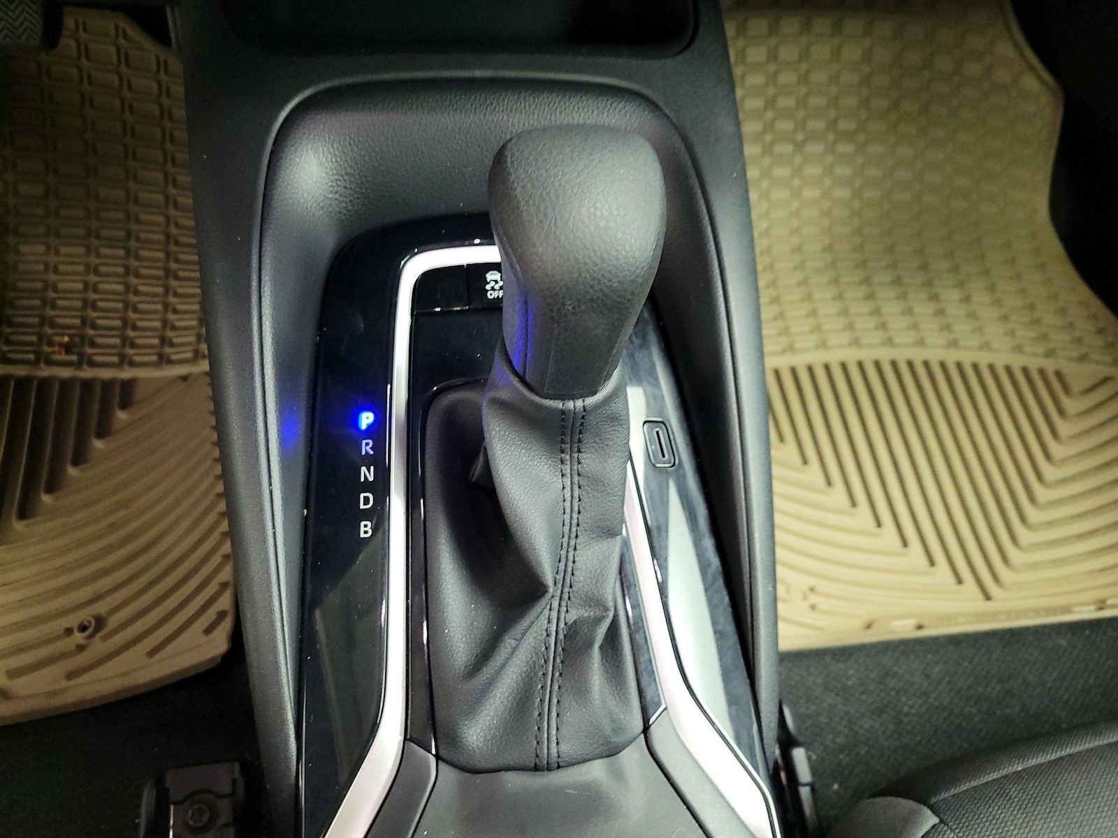 2024 Toyota Corolla LE - Photo 19