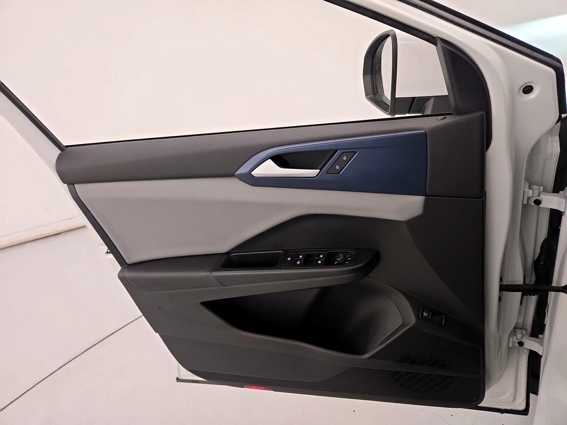 Thumbnail: 2022 Volkswagen Taos - 12