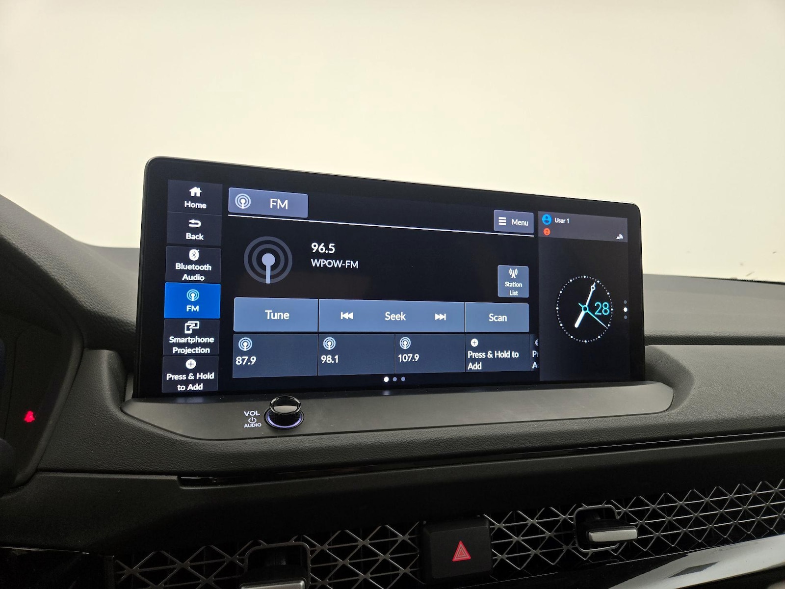 2024 Honda Accord Hybrid EX-L - Photo 15