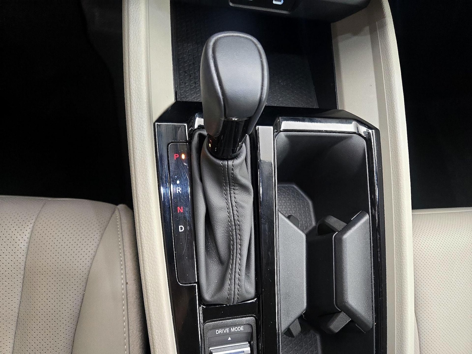 2024 Honda Accord Hybrid EX-L - Photo 17