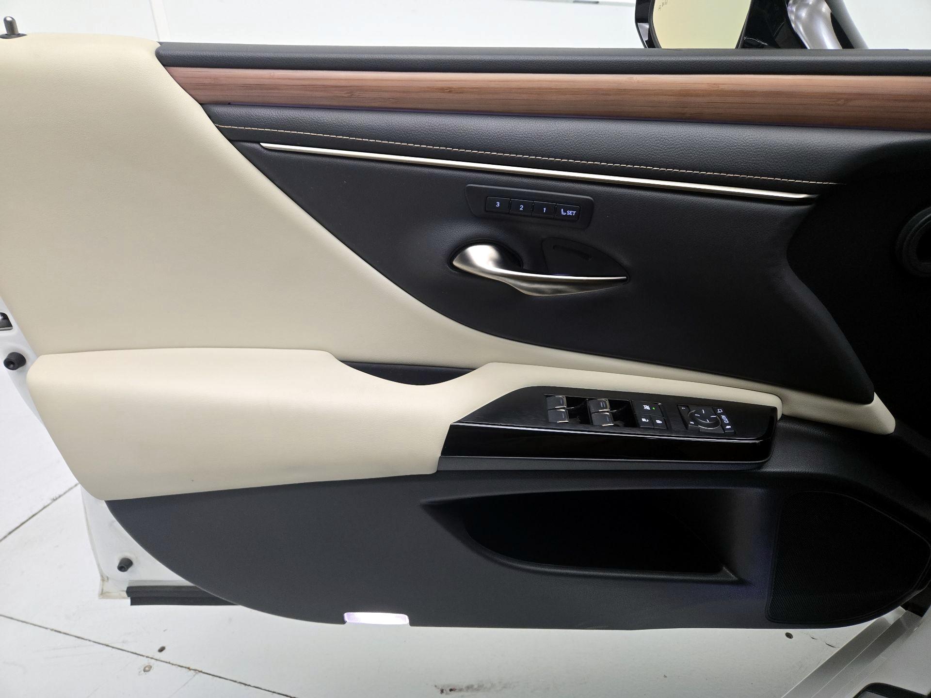Thumbnail: 2023 Lexus ES - 10